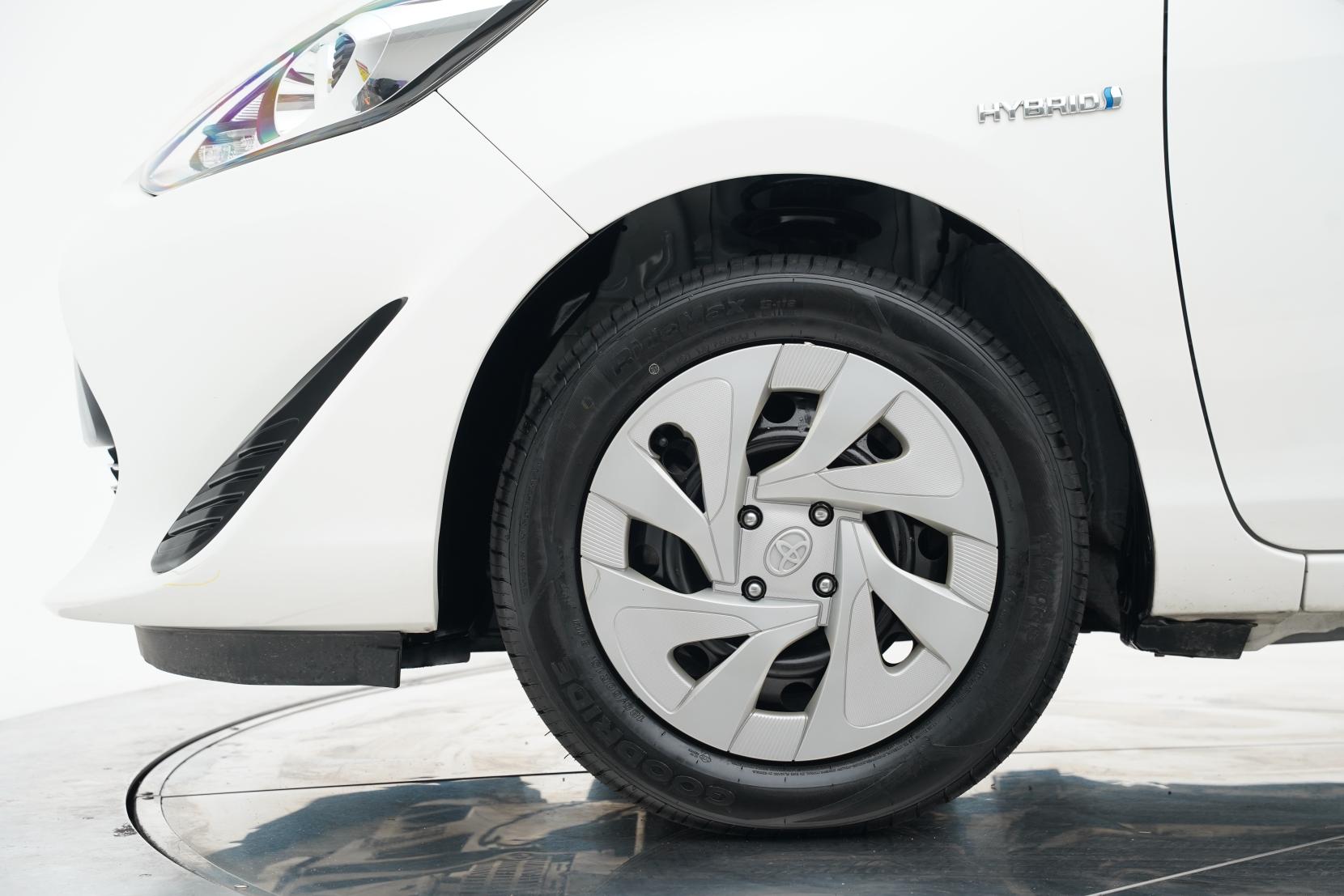 Toyota Aqua 1.5 Hybrid L