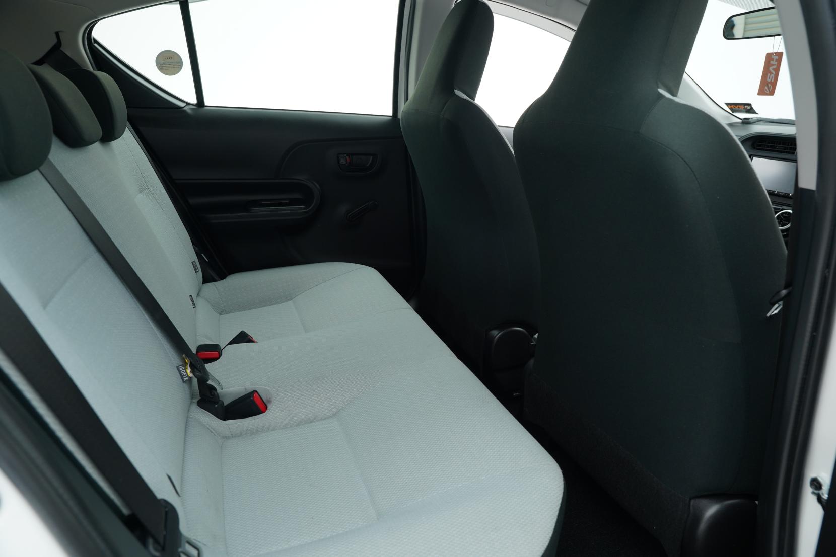 Toyota Aqua 1.5 Hybrid L