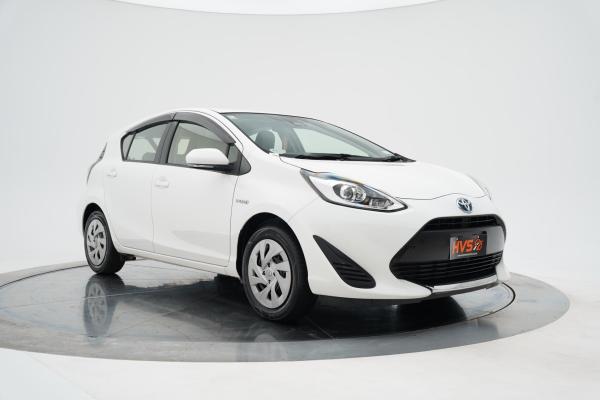 Toyota Aqua 1.5 Hybrid L