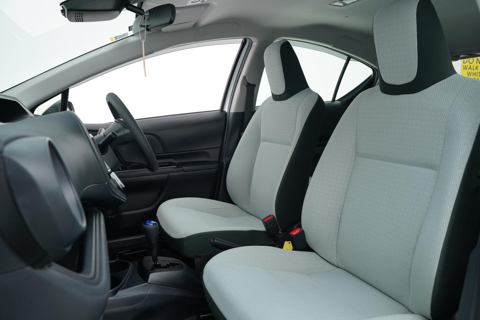 Toyota Aqua 1.5 Hybrid L