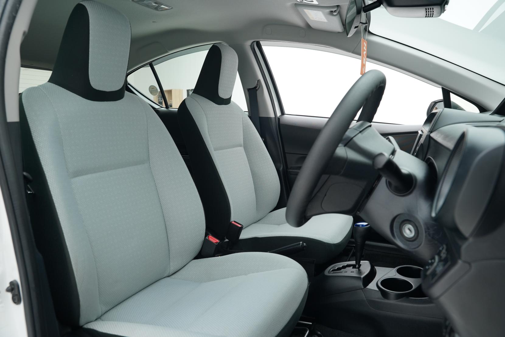 Toyota Aqua 1.5 Hybrid L