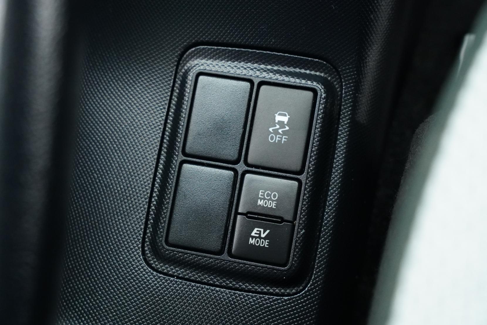 Toyota Aqua 1.5 Hybrid L