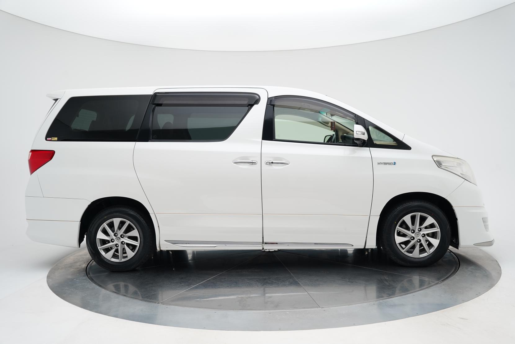 Toyota Alphard 2.4 Hybrid X 4WD