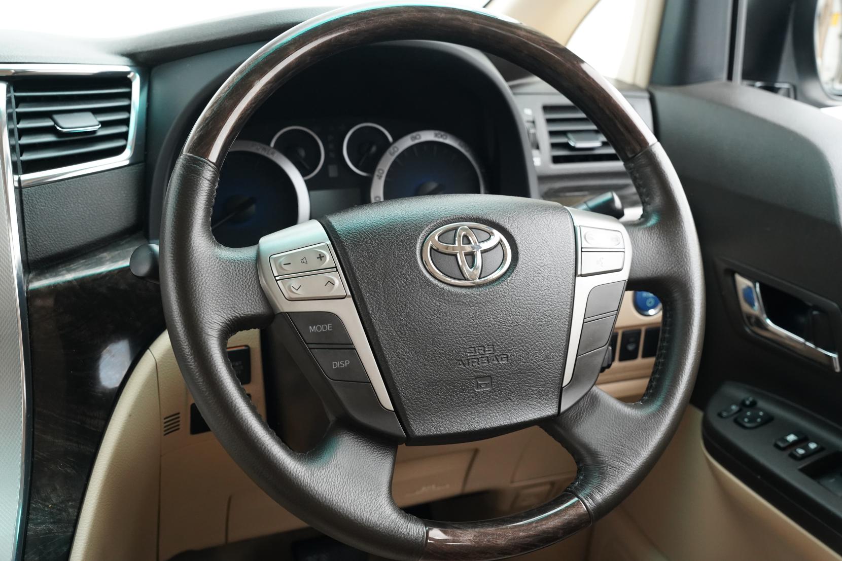 Toyota Alphard 2.4 Hybrid X 4WD