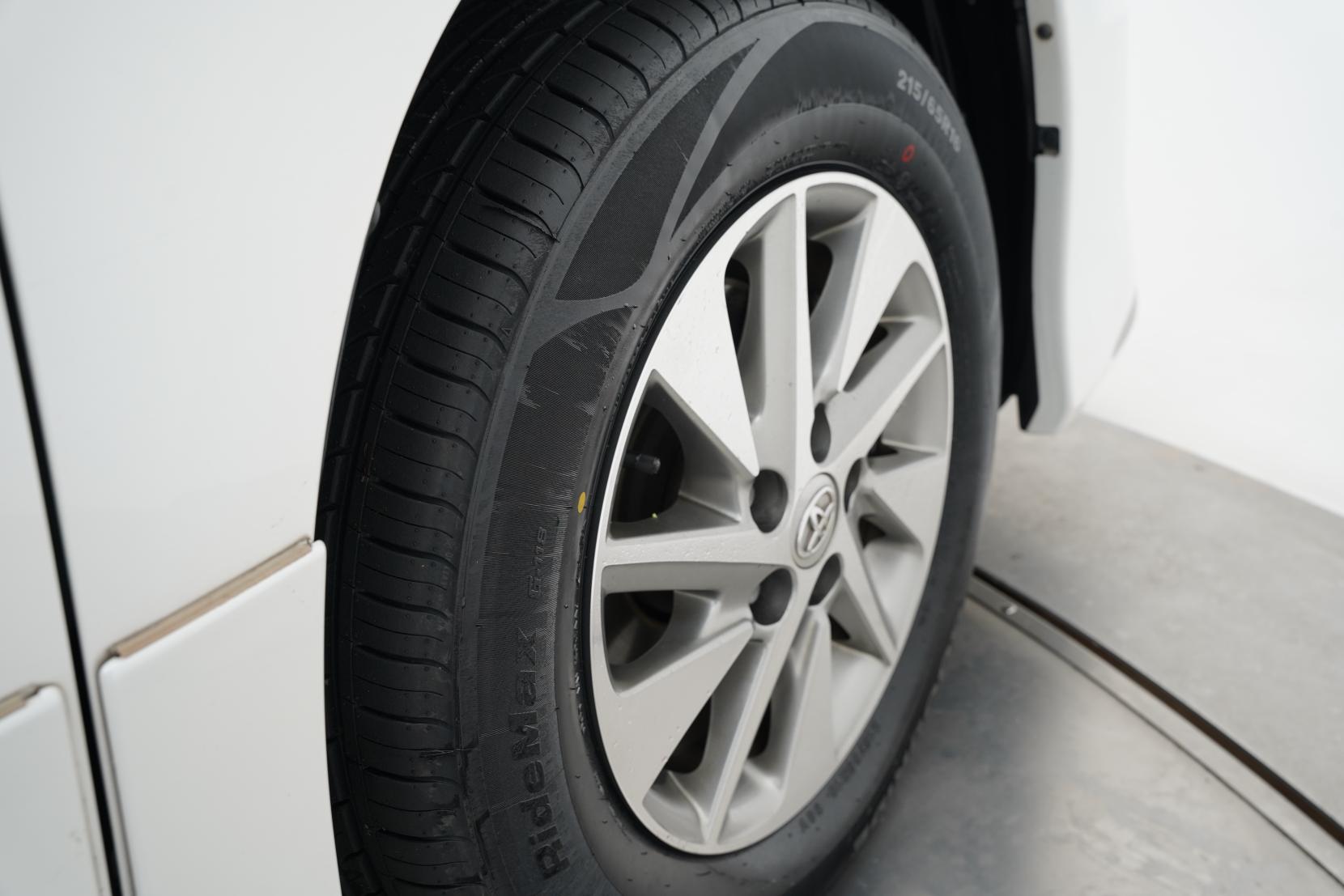 Toyota Alphard 2.4 Hybrid X 4WD