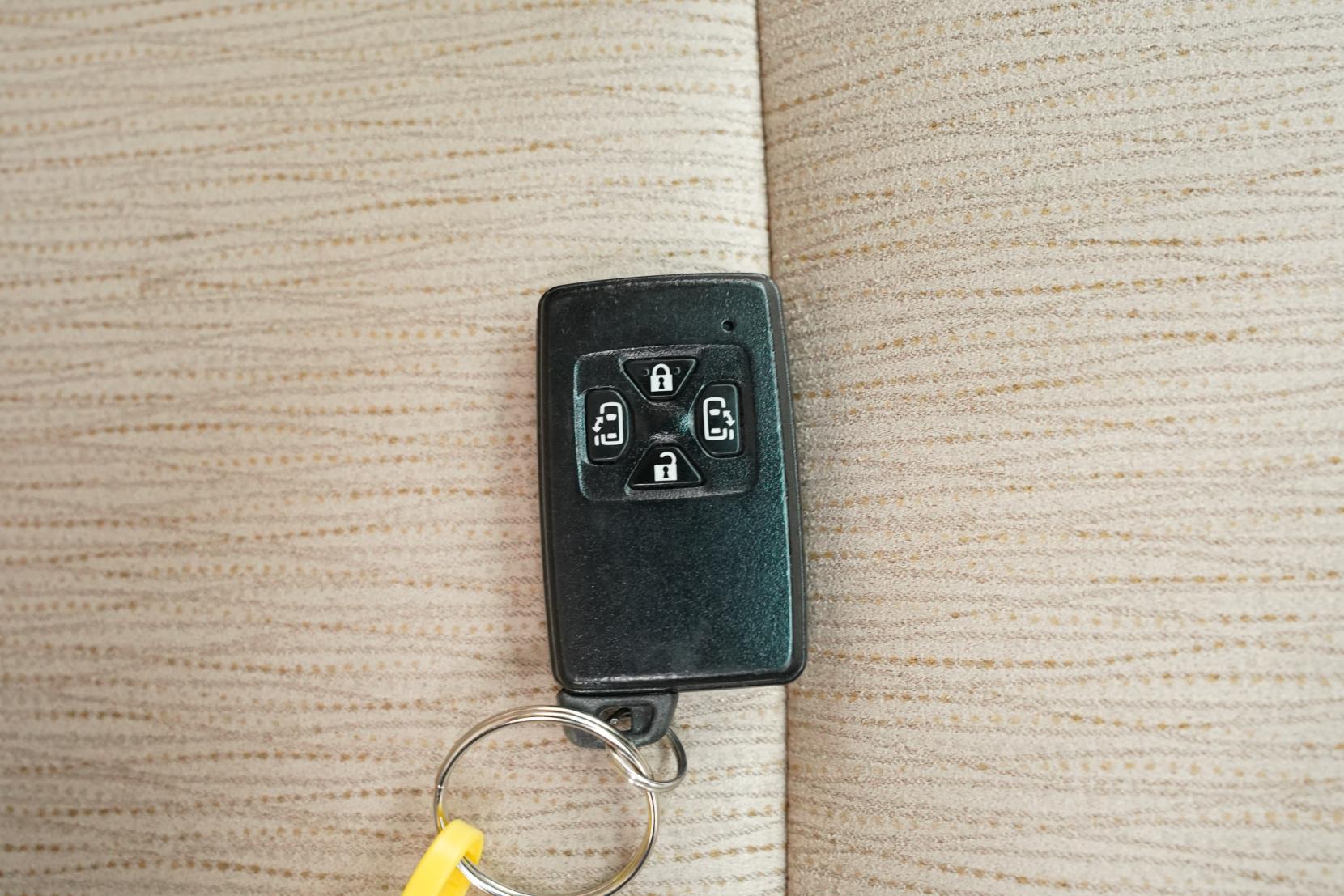 Toyota Alphard 2.4 Hybrid X 4WD