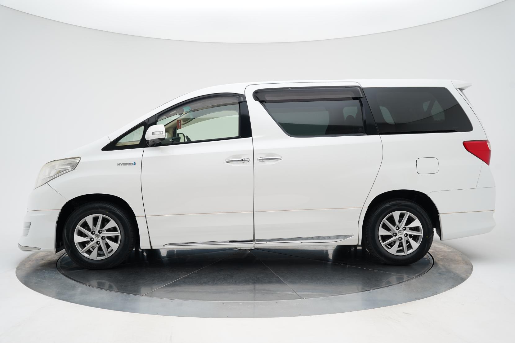 Toyota Alphard 2.4 Hybrid X 4WD