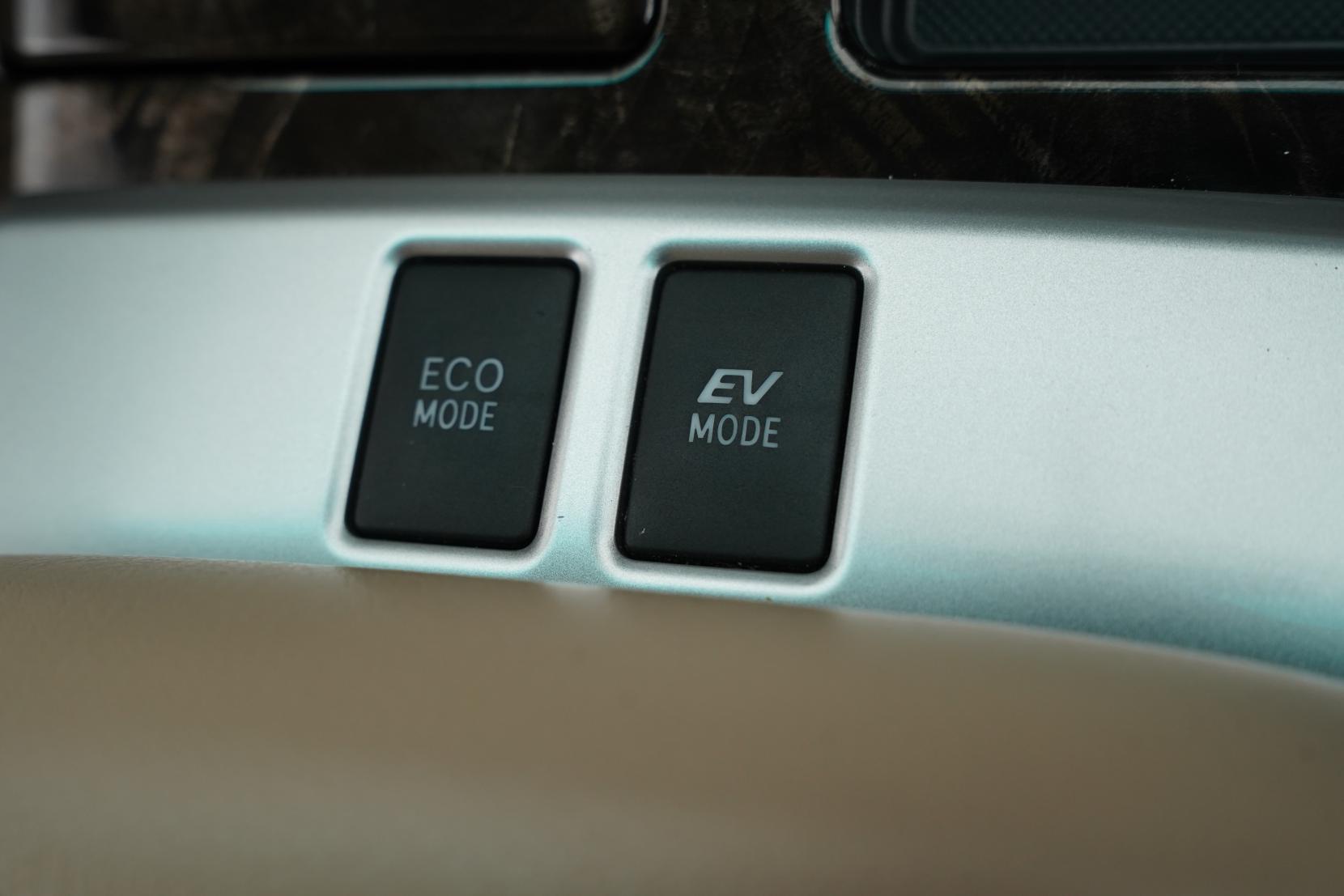 Toyota Alphard 2.4 Hybrid X 4WD