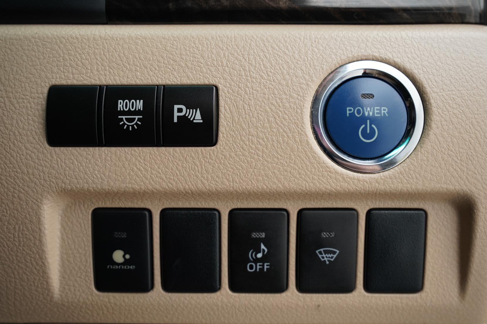 Toyota Alphard 2.4 Hybrid X 4WD