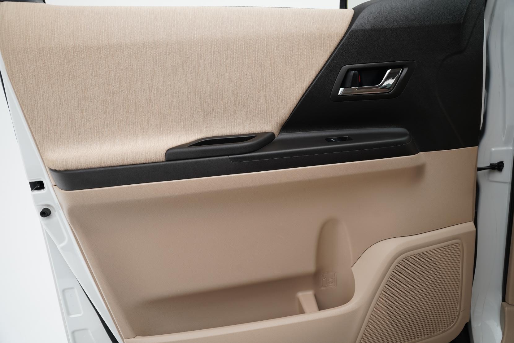 Toyota Alphard 2.4 Hybrid X 4WD