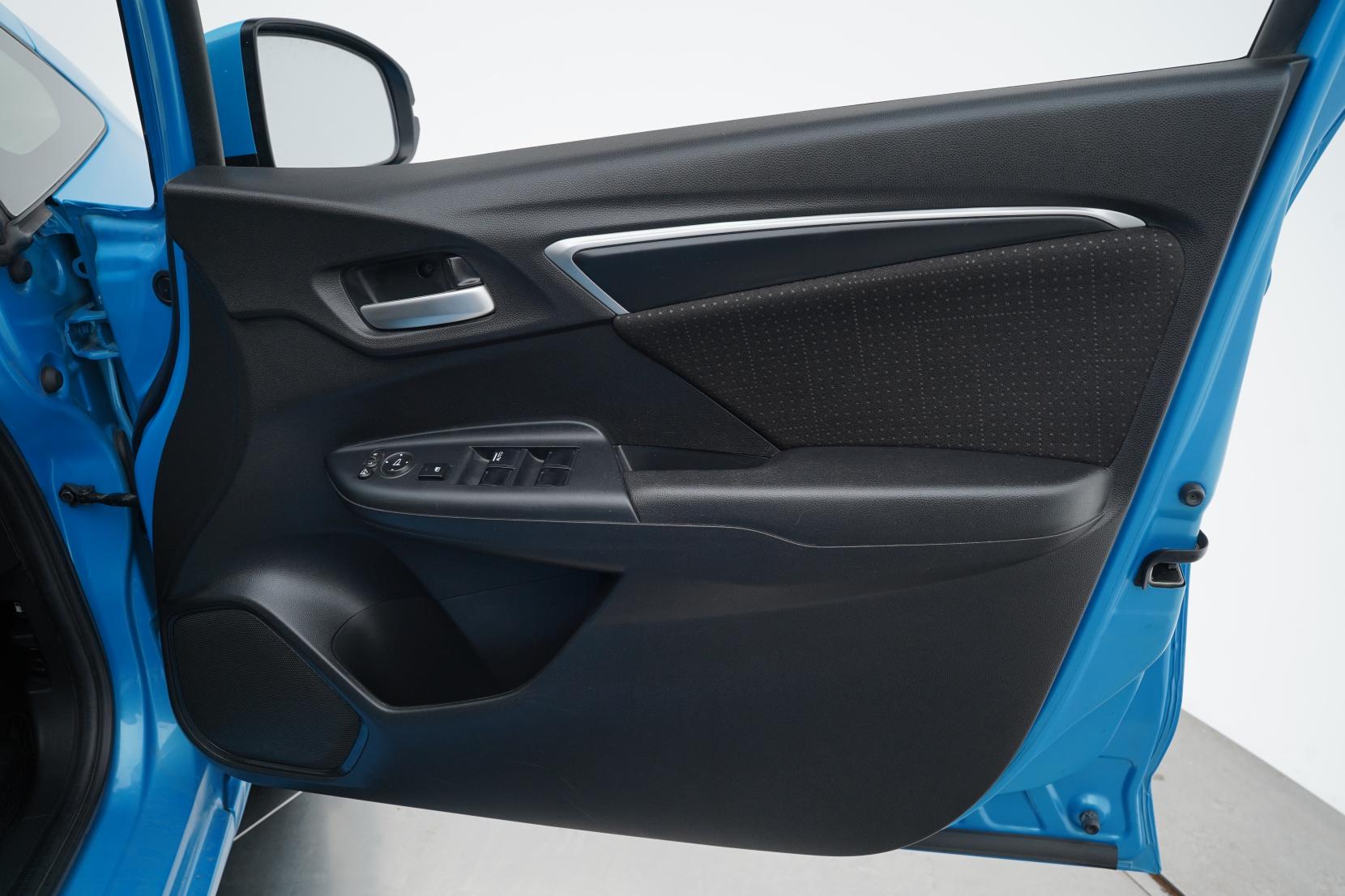 Honda Fit 1.5 HYBRID F PACKAGE