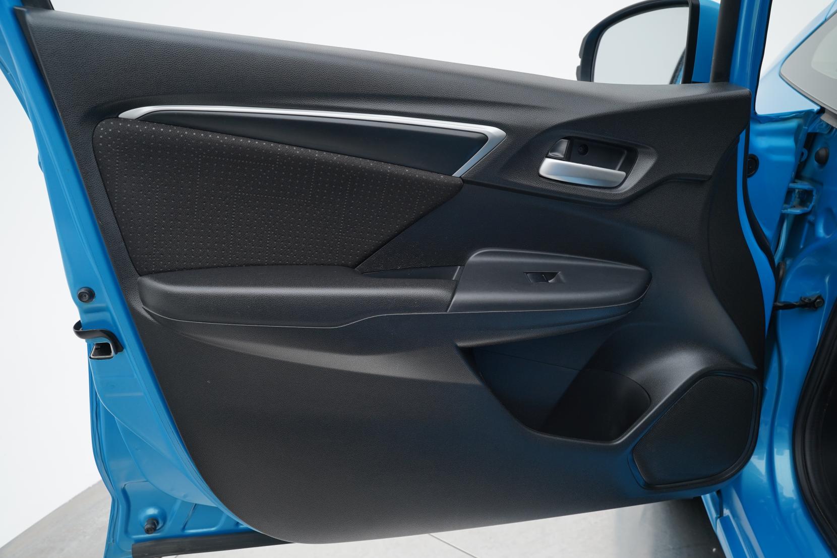 Honda Fit 1.5 HYBRID F PACKAGE