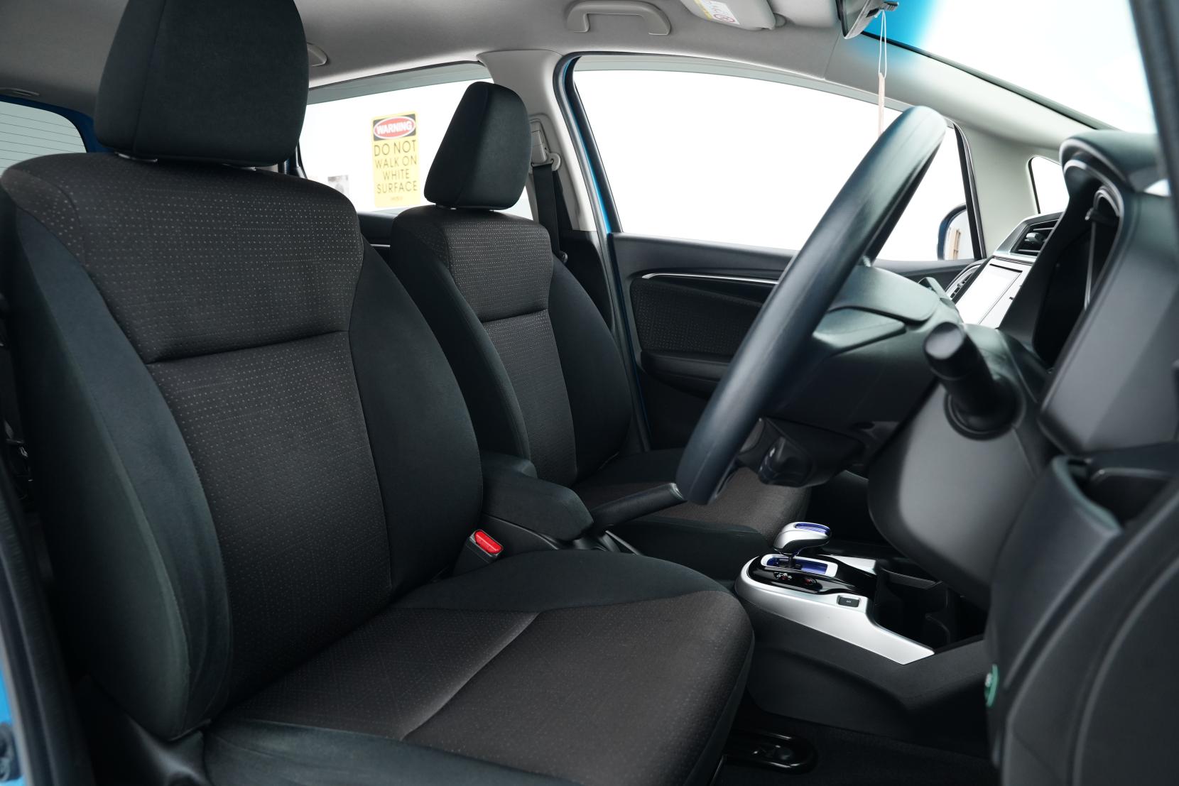 Honda Fit 1.5 HYBRID F PACKAGE