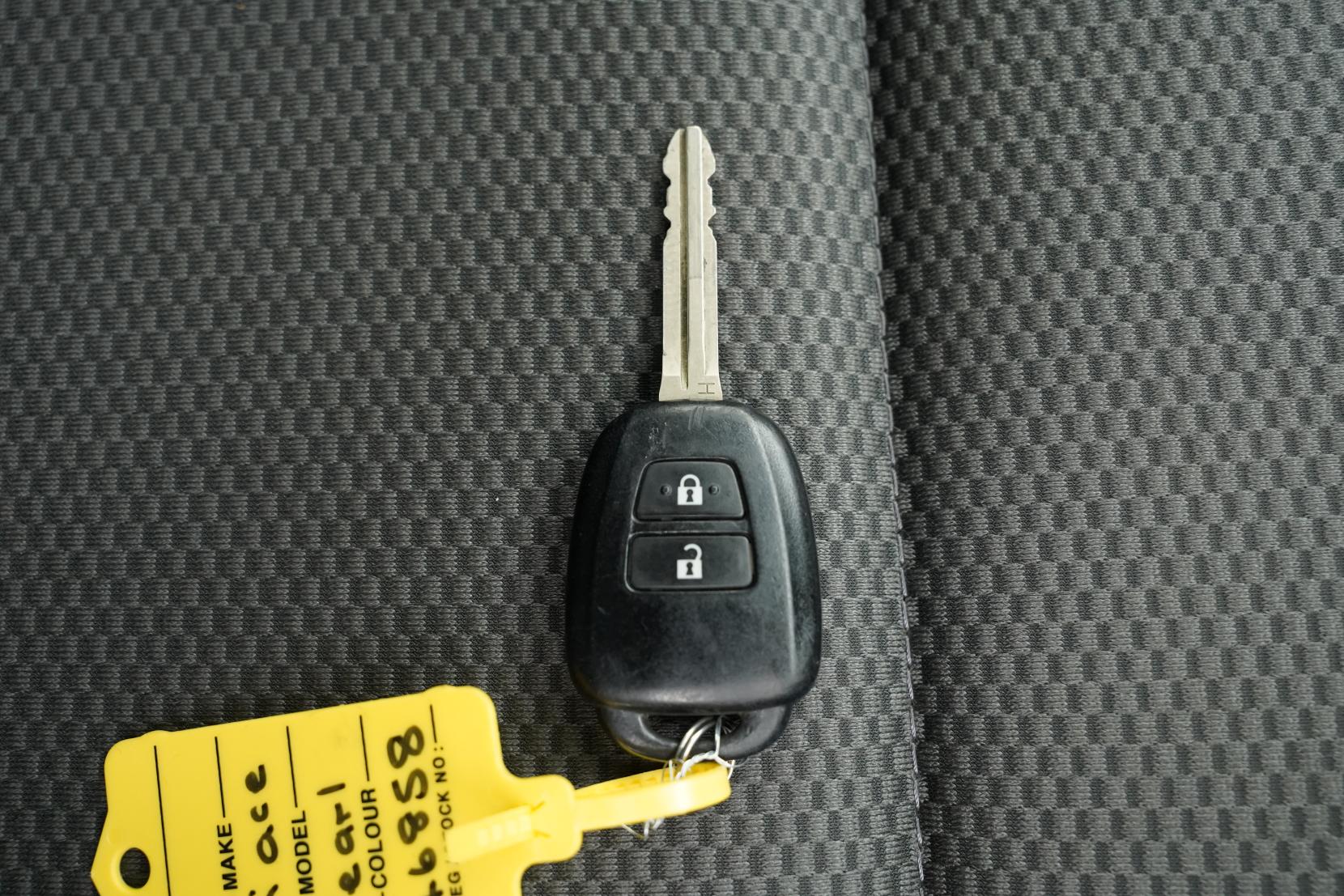 Toyota Hiace 2.0 DX 2.0L 5 Door