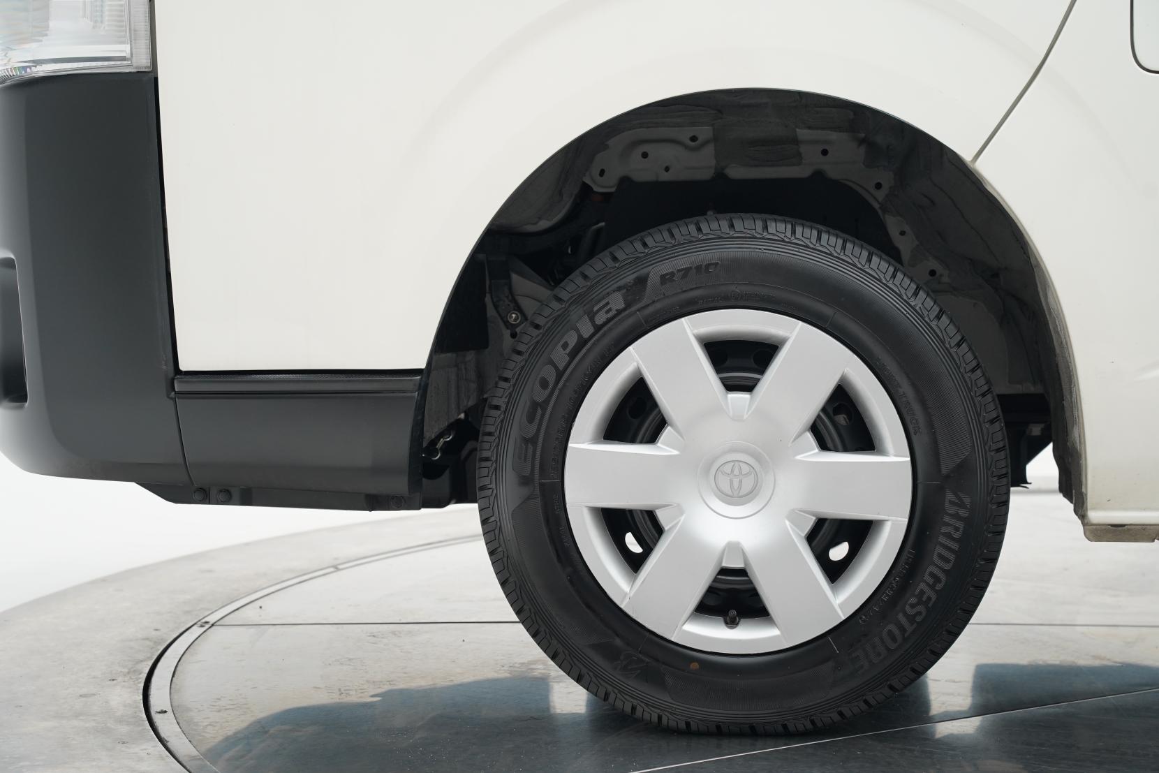 Toyota Hiace 2.0 DX 2.0L 5 Door