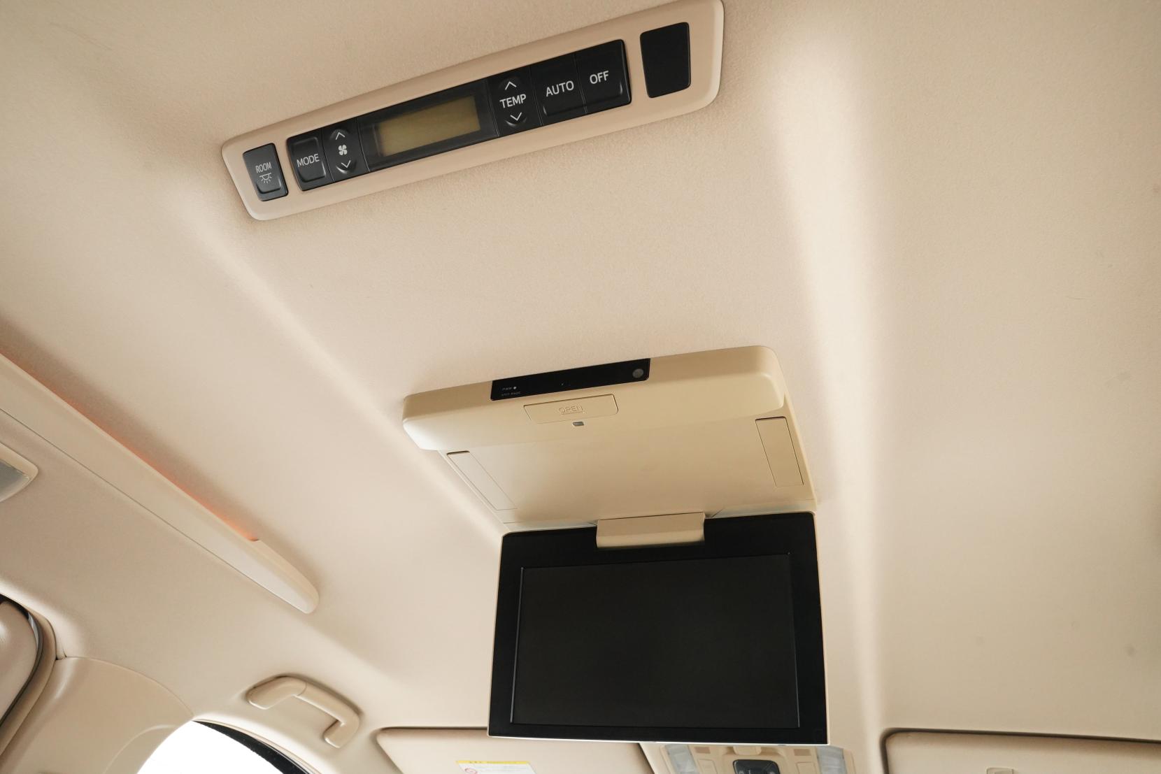 Toyota Alphard 2.4 240X 8 Seater