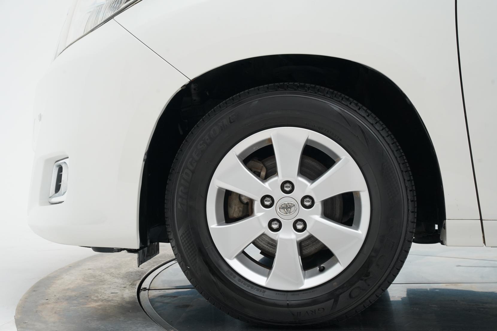 Toyota Alphard 2.4 240X 8 Seater