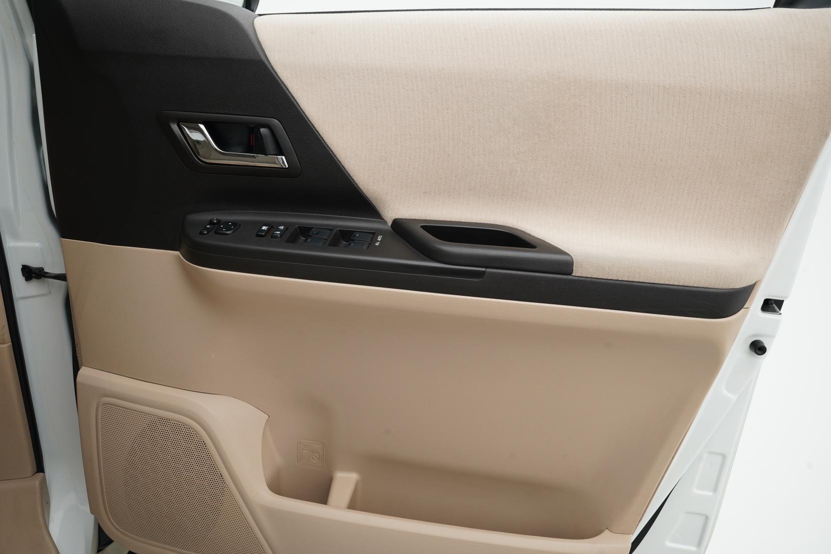 Toyota Alphard 2.4 240X 8 Seater