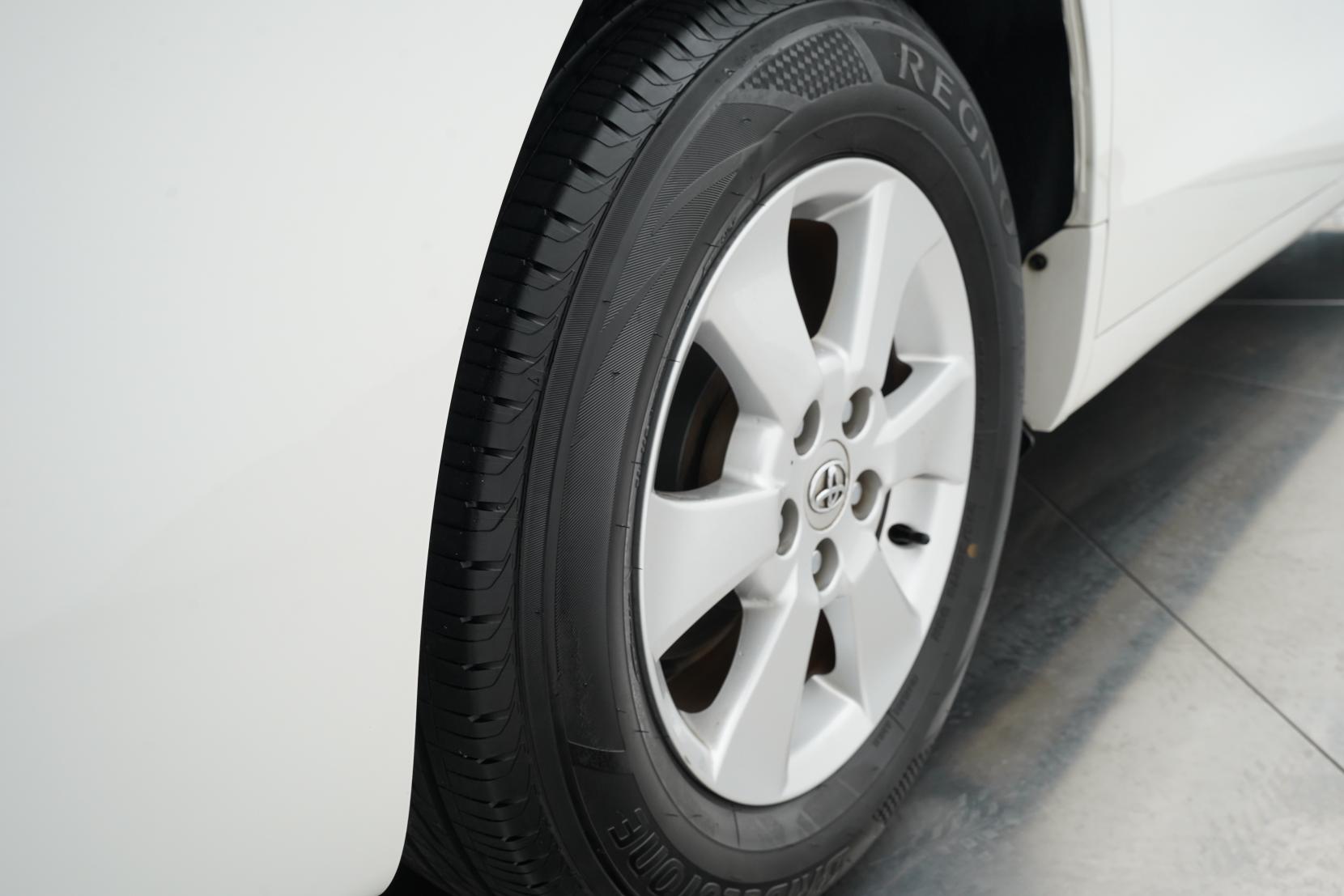 Toyota Alphard 2.4 240X 8 Seater