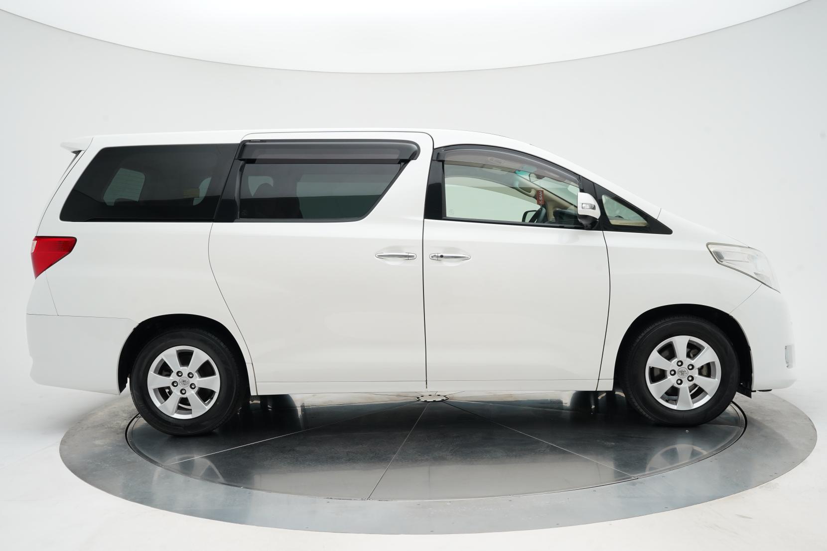 Toyota Alphard 2.4 240X 8 Seater