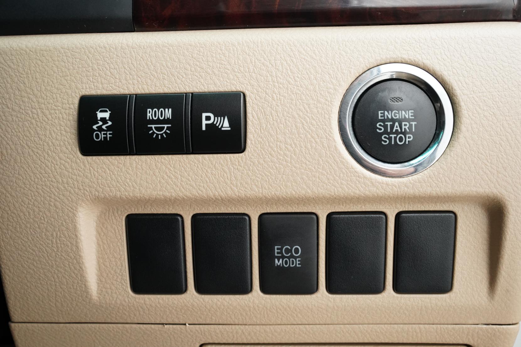 Toyota Alphard 2.4 240X 8 Seater