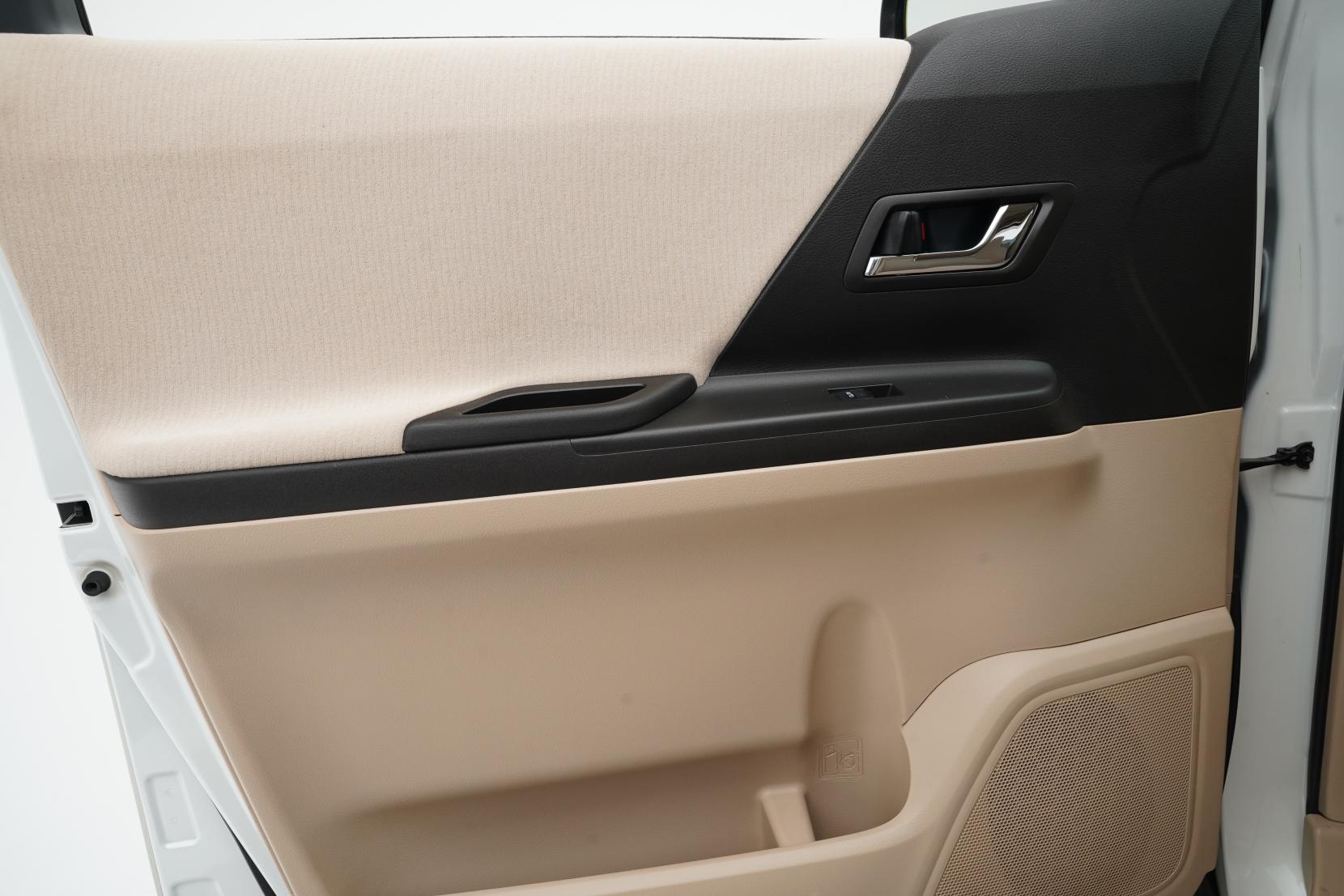 Toyota Alphard 2.4 240X 8 Seater