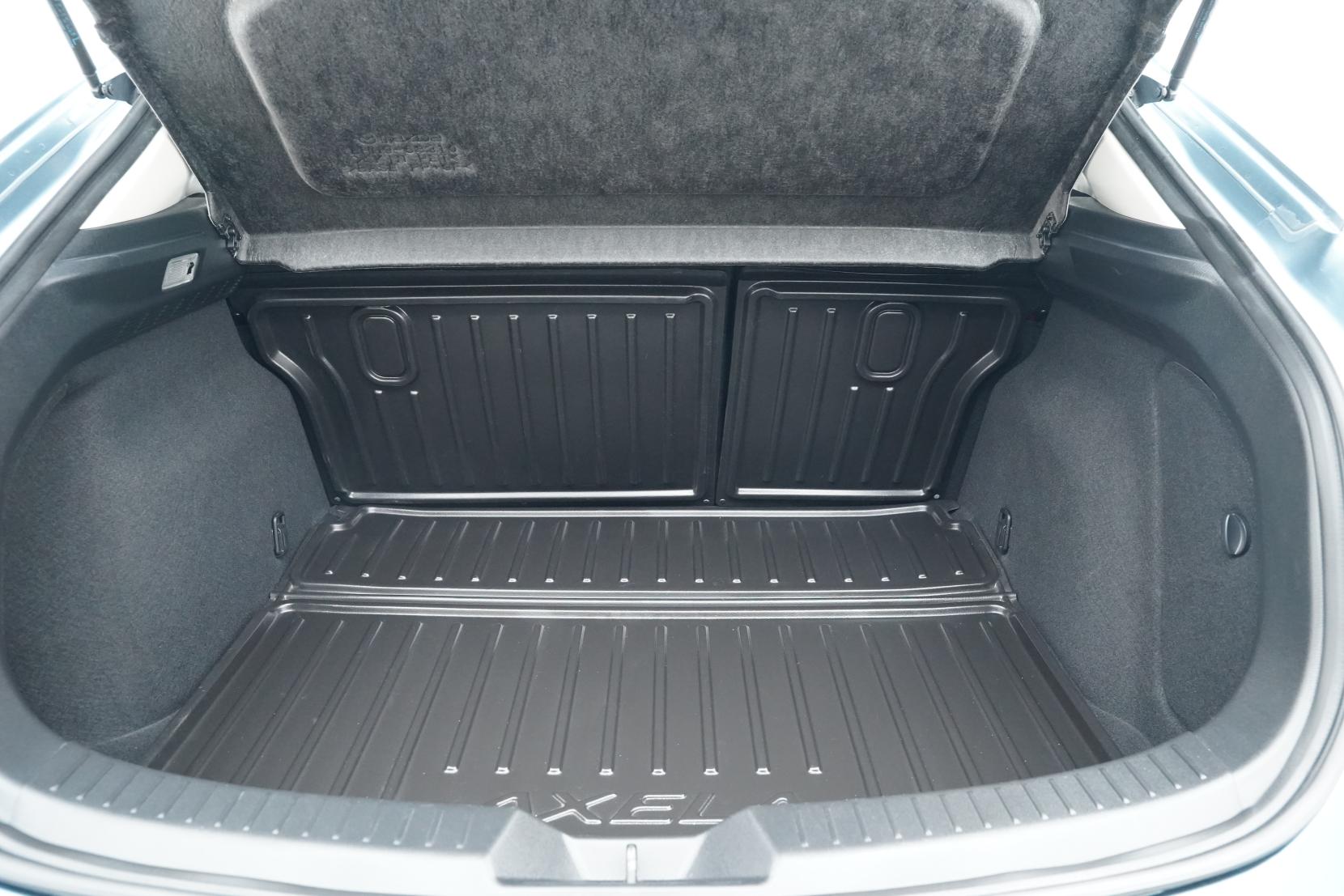 Mazda Axela 2.0 20S Touring