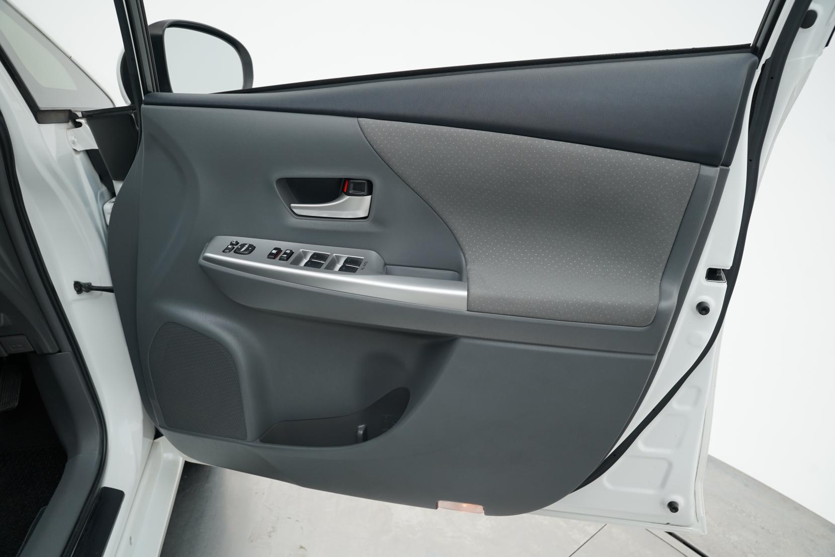 Toyota Prius 1.8 ALPHA S L SMART