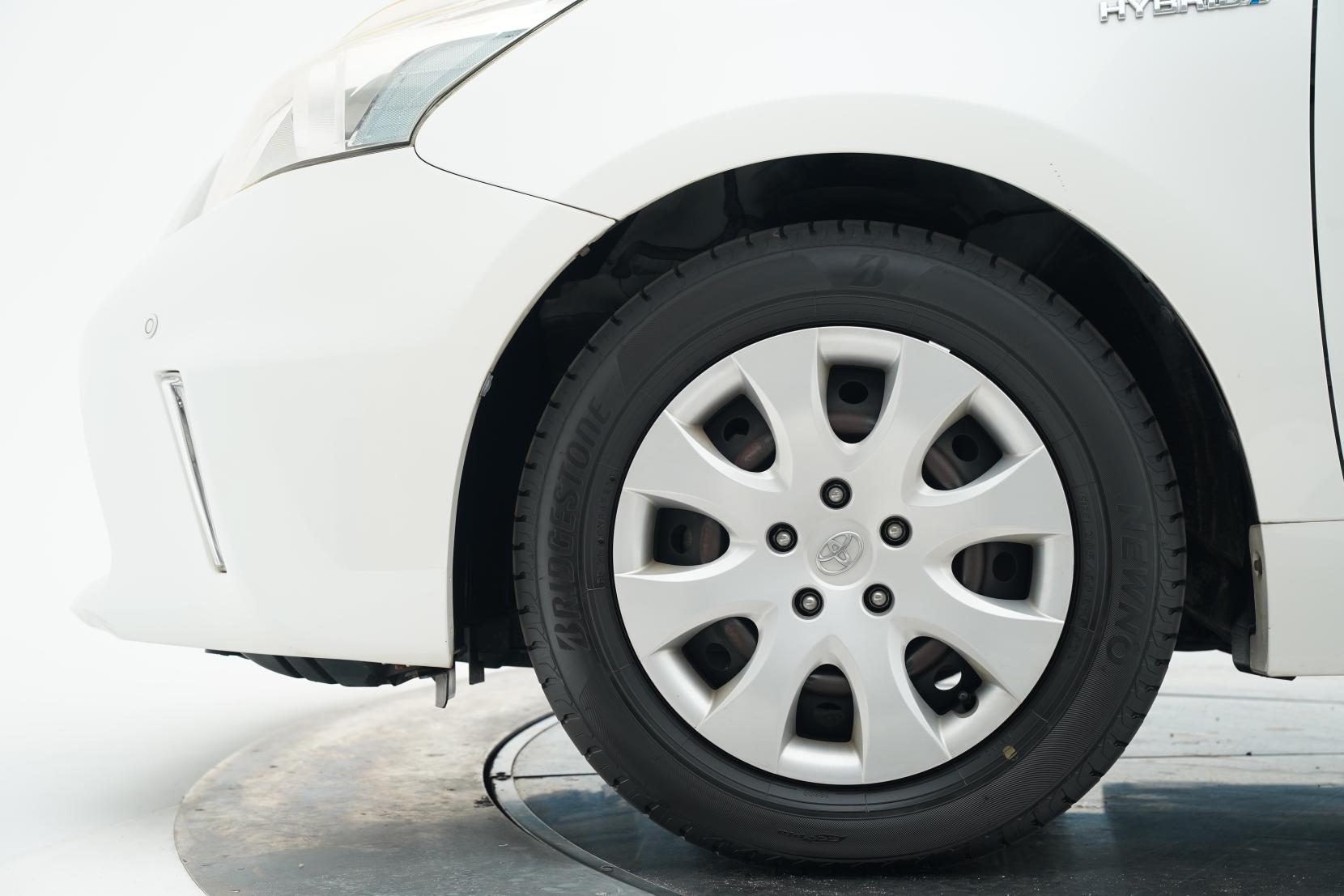 Toyota Prius 1.8 ALPHA S L SMART