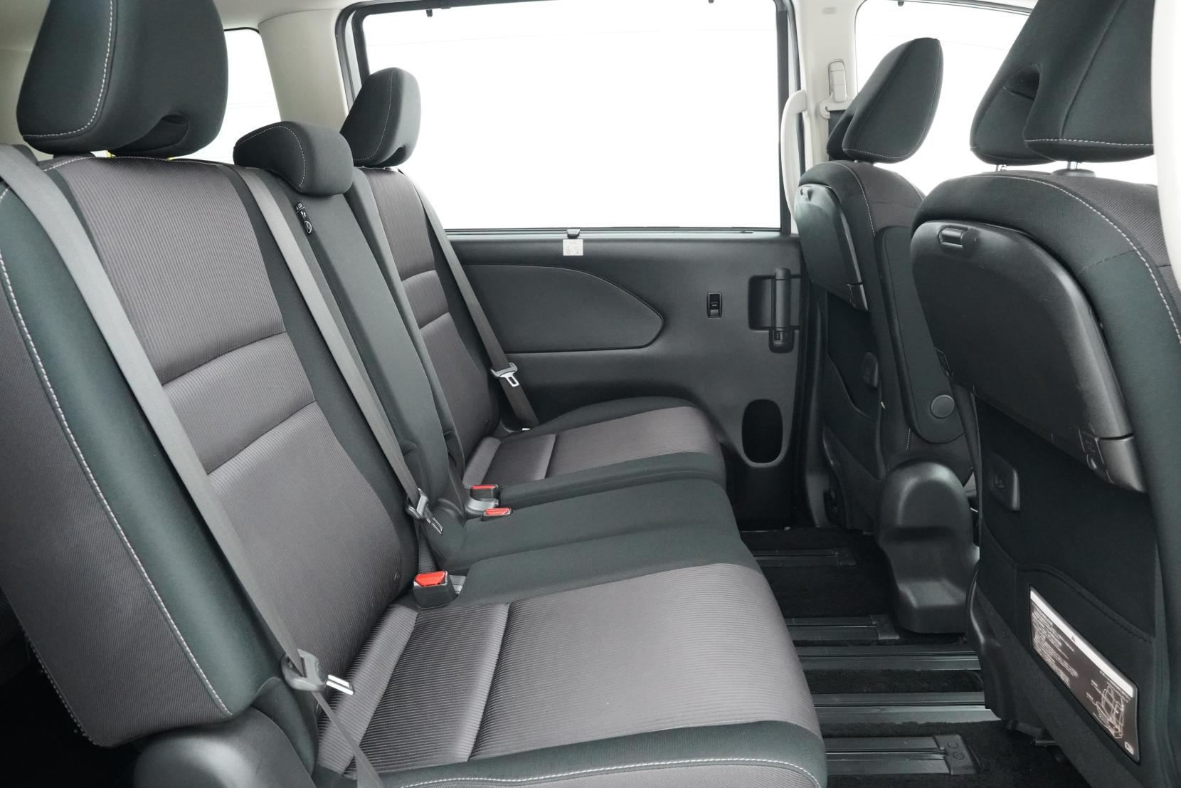 Nissan Serena (1991 – present) 2.0 Hybrid Highway Star V