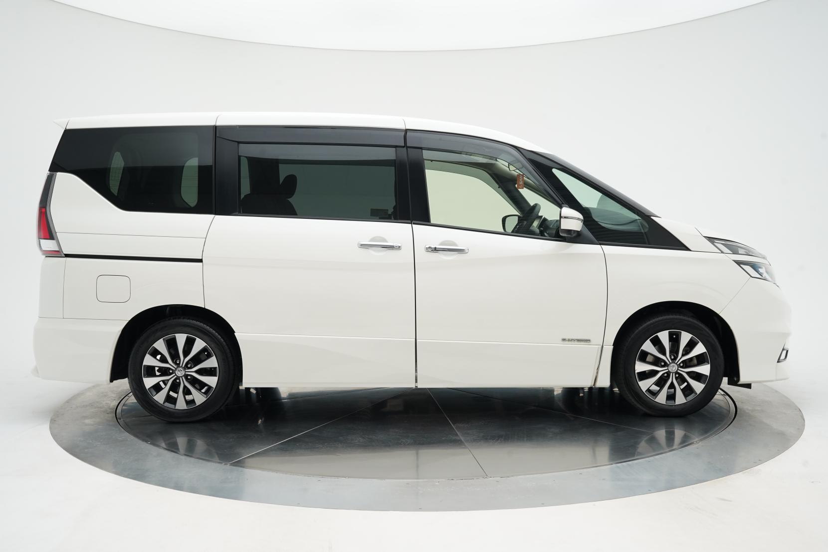 Nissan Serena (1991 – present) 2.0 Hybrid Highway Star V