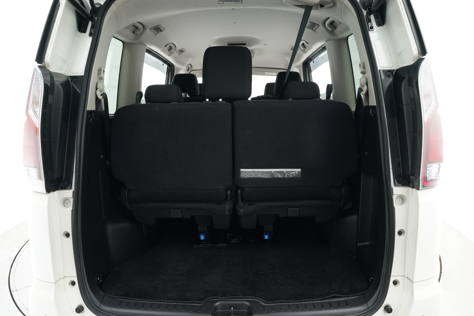 Nissan Serena (1991 – present) 2.0 Hybrid Highway Star V