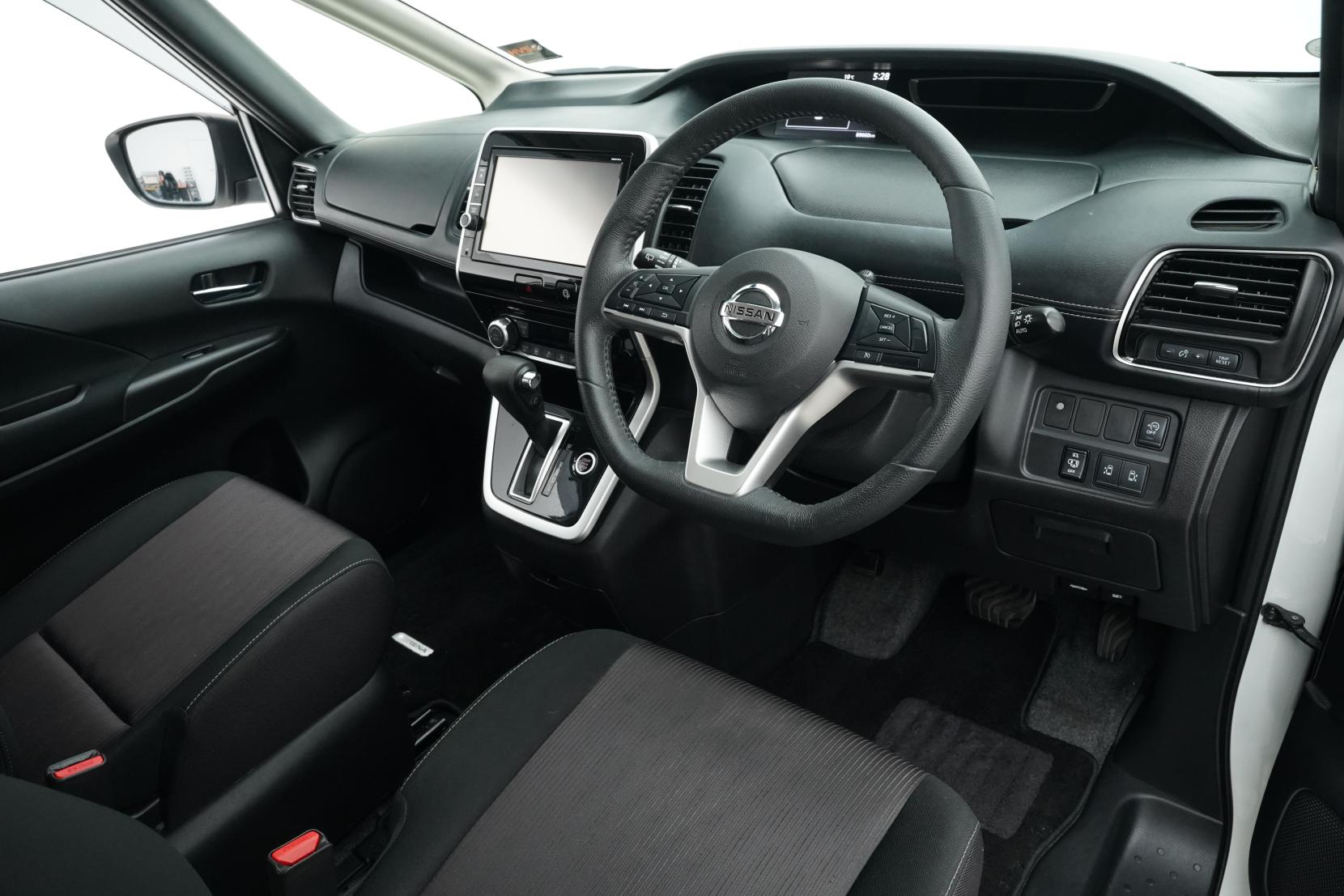 Nissan Serena (1991 – present) 2.0 Hybrid Highway Star V