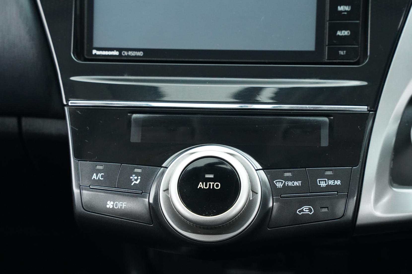 Toyota Prius 1.8 Alpha S Facelift