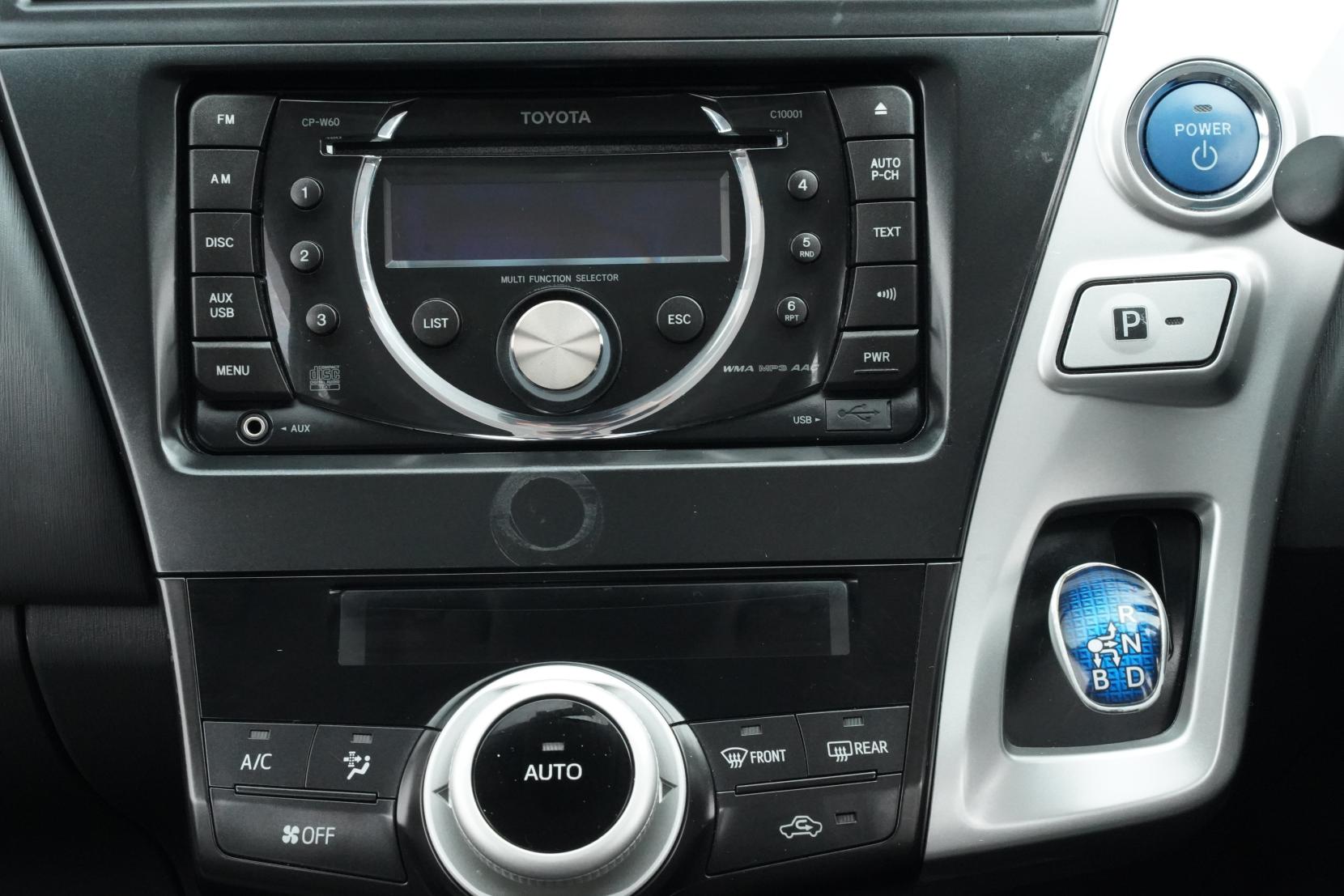 Toyota Prius 1.8 ALPHA S L SELECTION