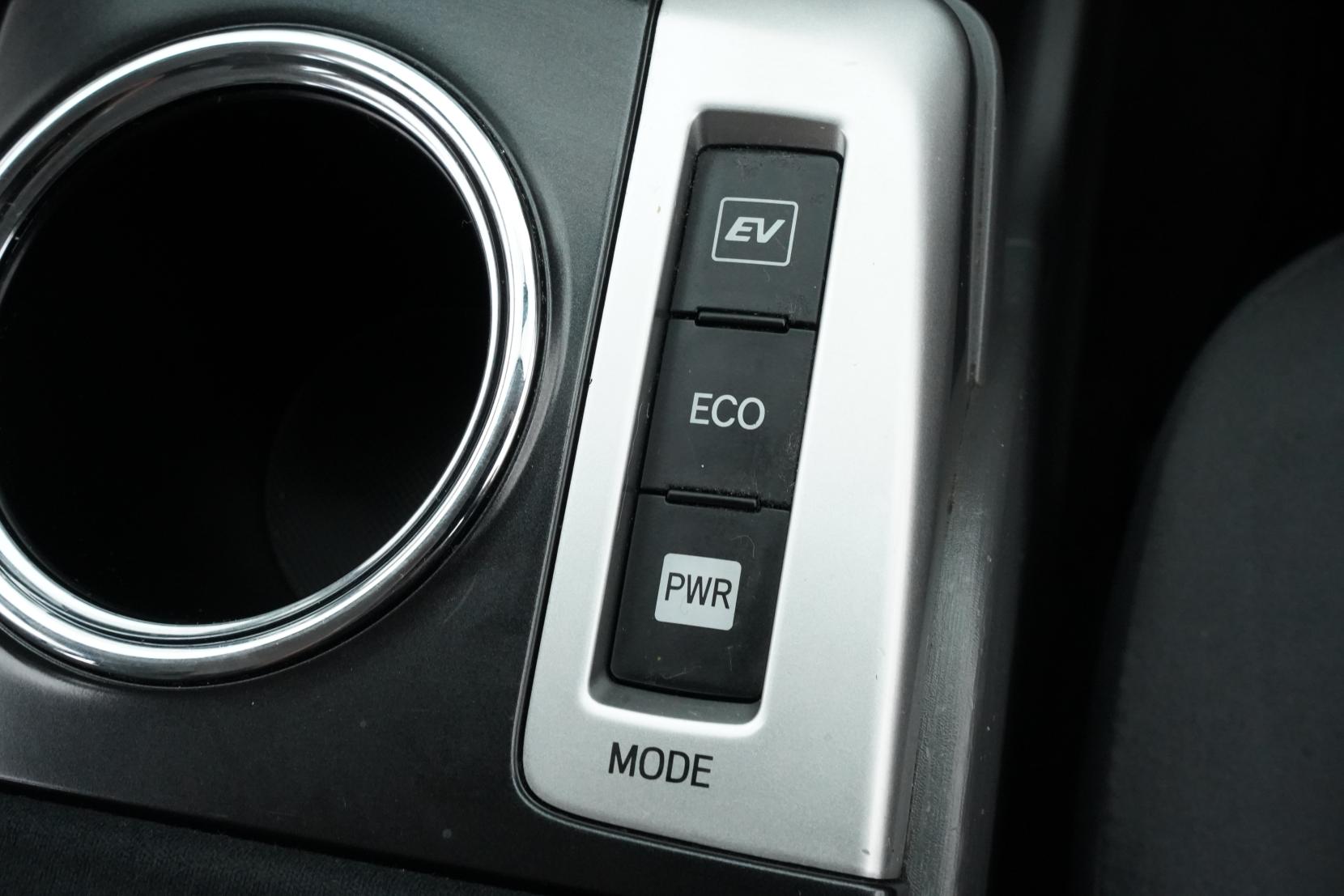 Toyota Prius 1.8 ALPHA S L SELECTION