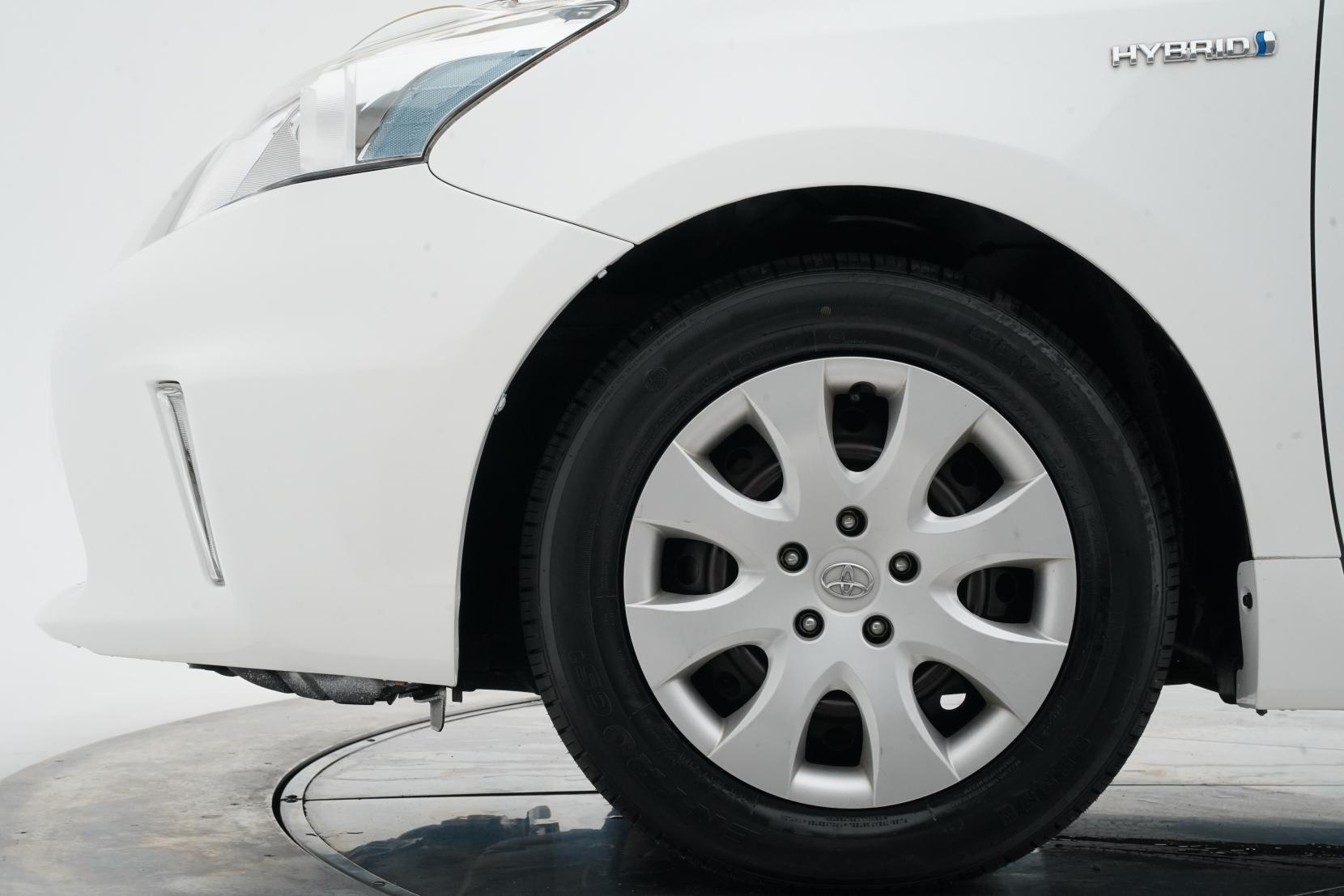 Toyota Prius 1.8 ALPHA S L SELECTION