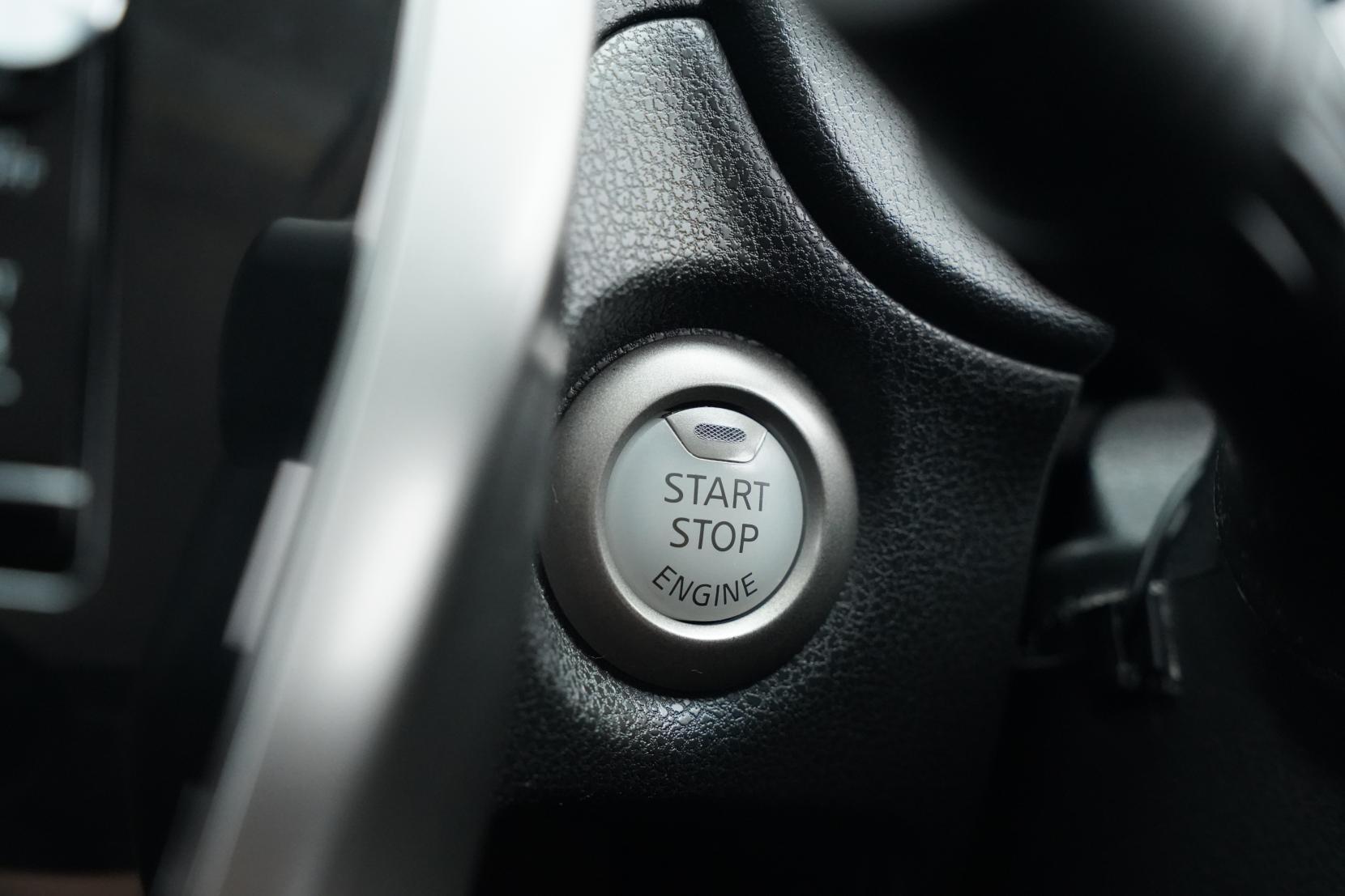 Nissan Note (2004–present) 1.2 DIG-S V SELECTION