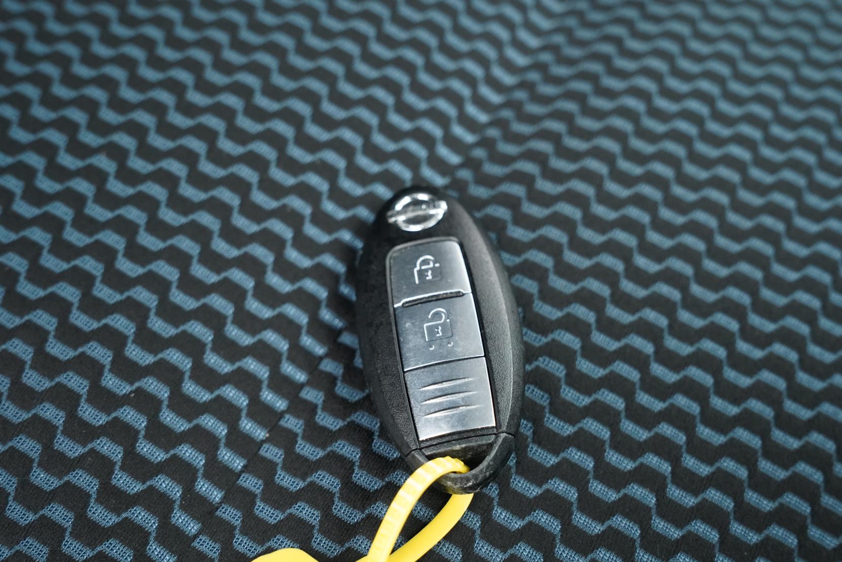 Nissan Note (2004–present) 1.2 DIG-S V SELECTION