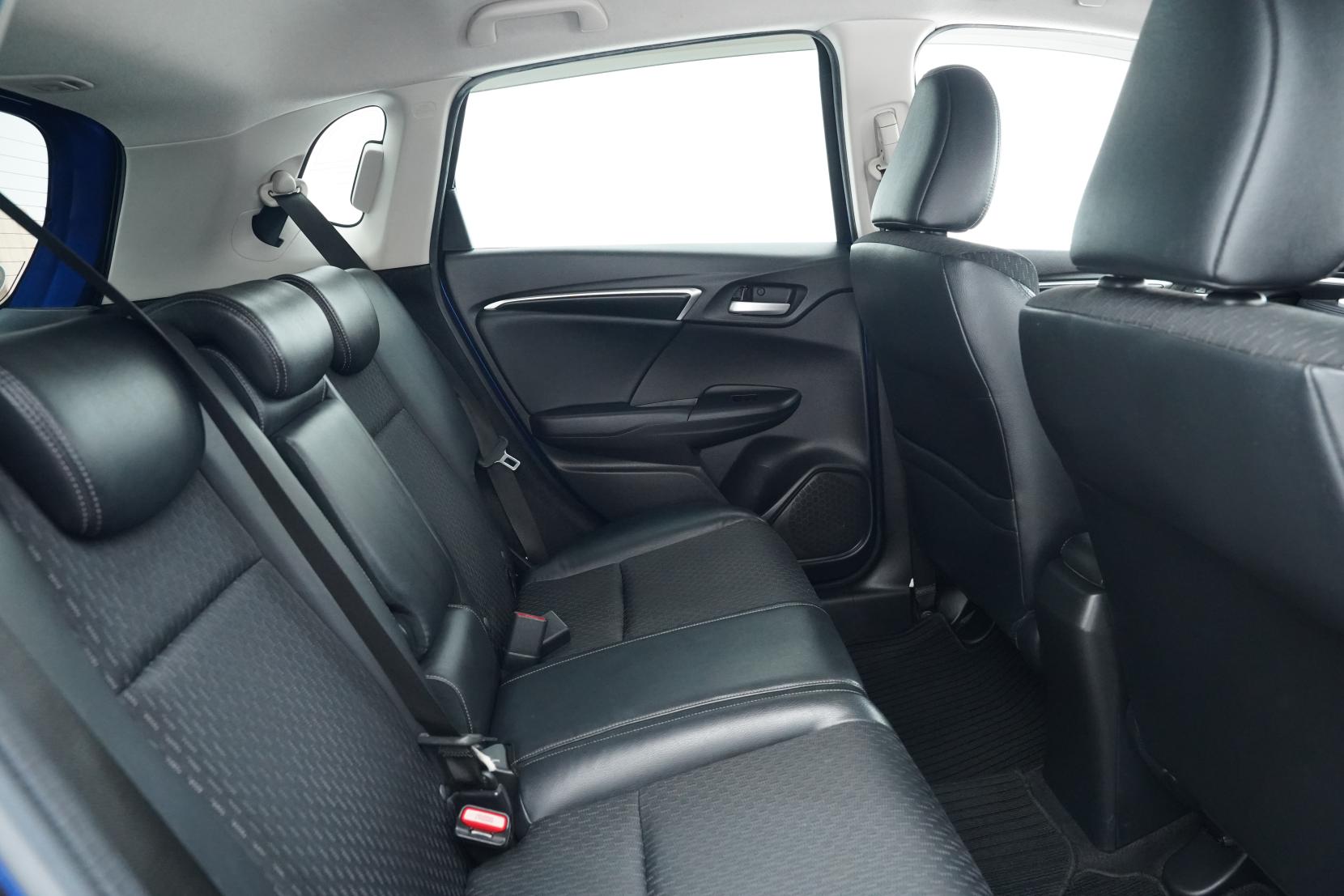 Honda Fit 1.5 Hybrid L PACKAGE