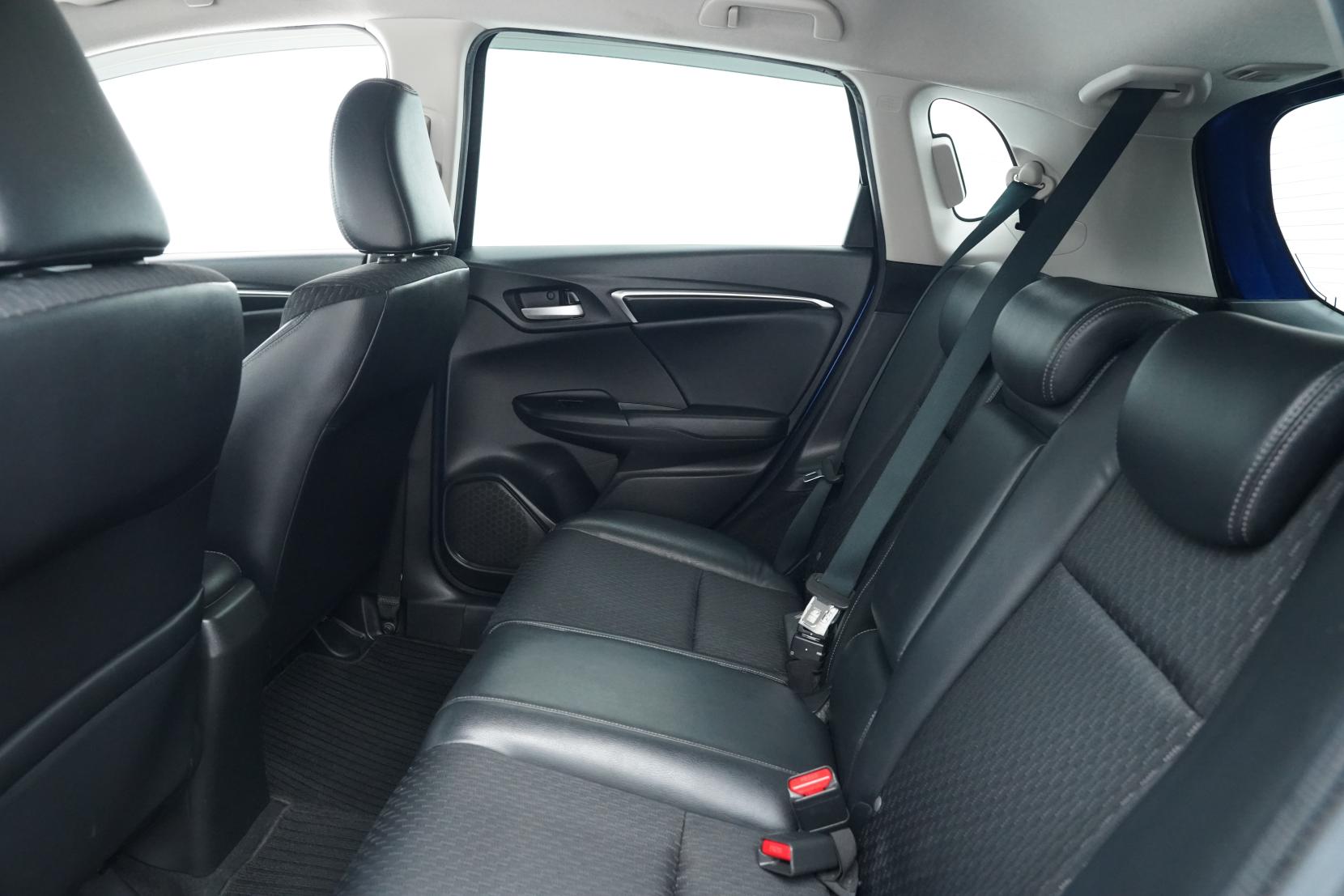 Honda Fit 1.5 Hybrid L PACKAGE