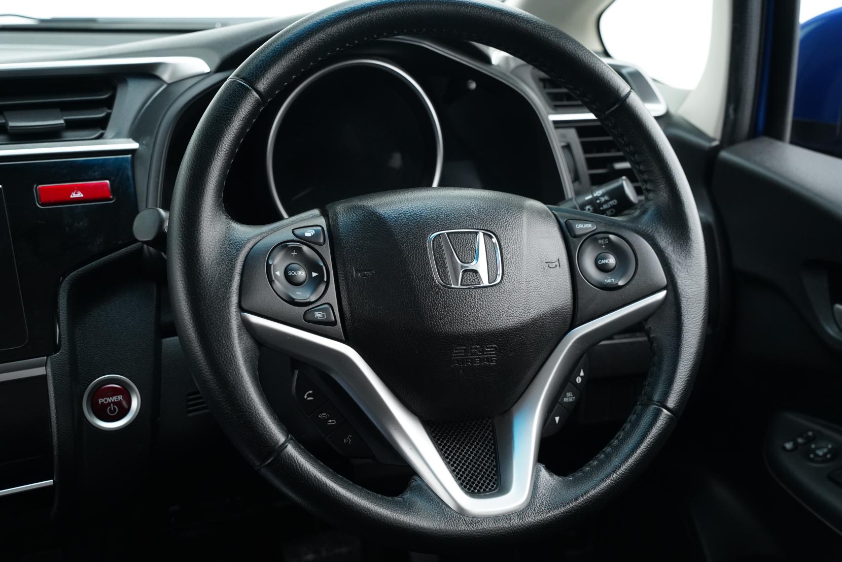 Honda Fit 1.5 Hybrid L PACKAGE