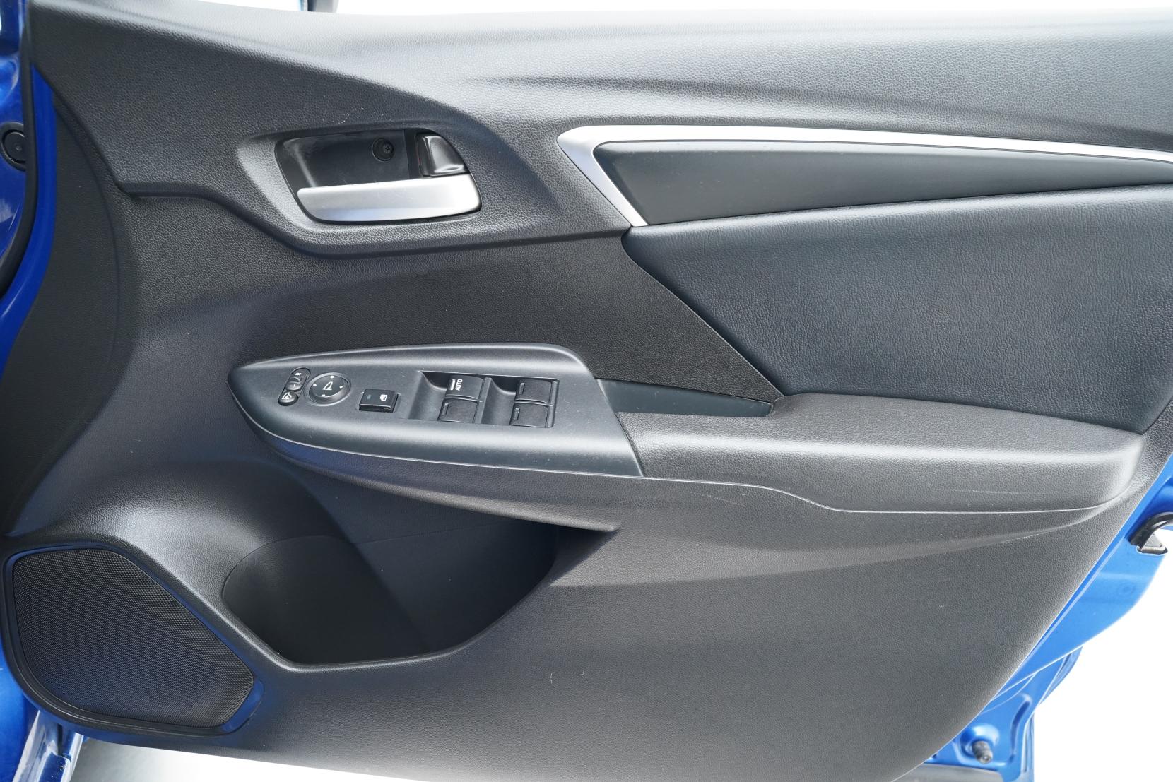 Honda Fit 1.5 Hybrid L PACKAGE