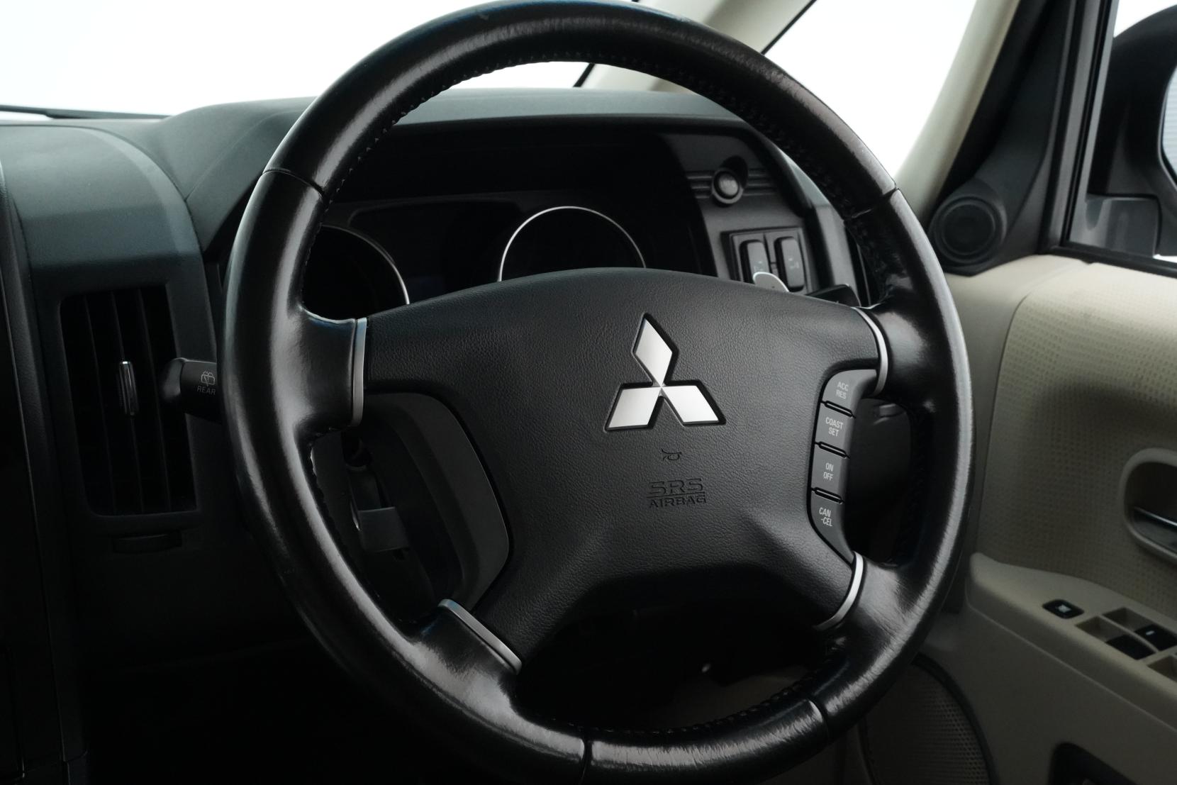 Mitsubishi Delica (1968–present) 2.2 D:5 4WD D POWER PACKAGE