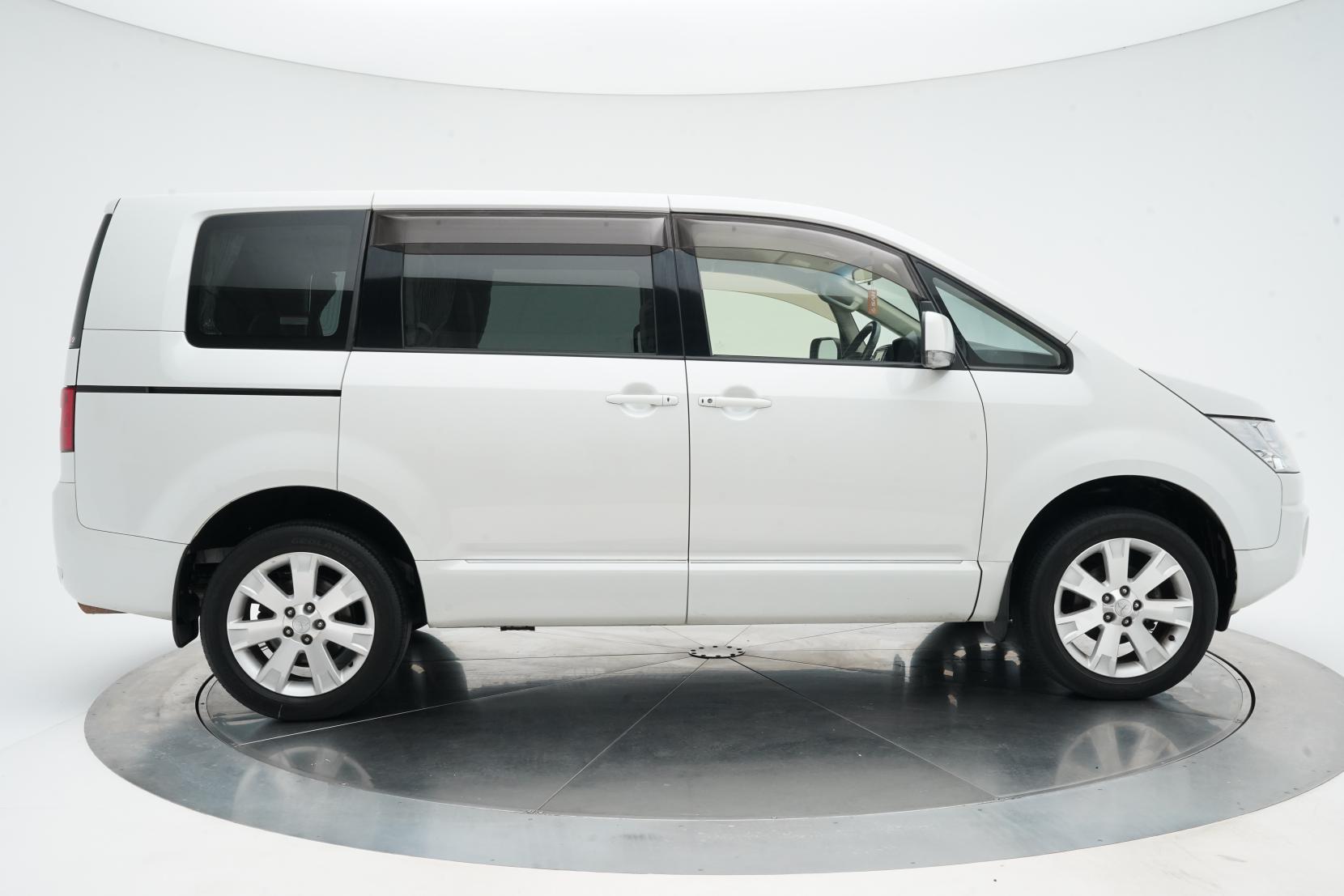 Mitsubishi Delica (1968–present) 2.2 D:5 4WD D POWER PACKAGE