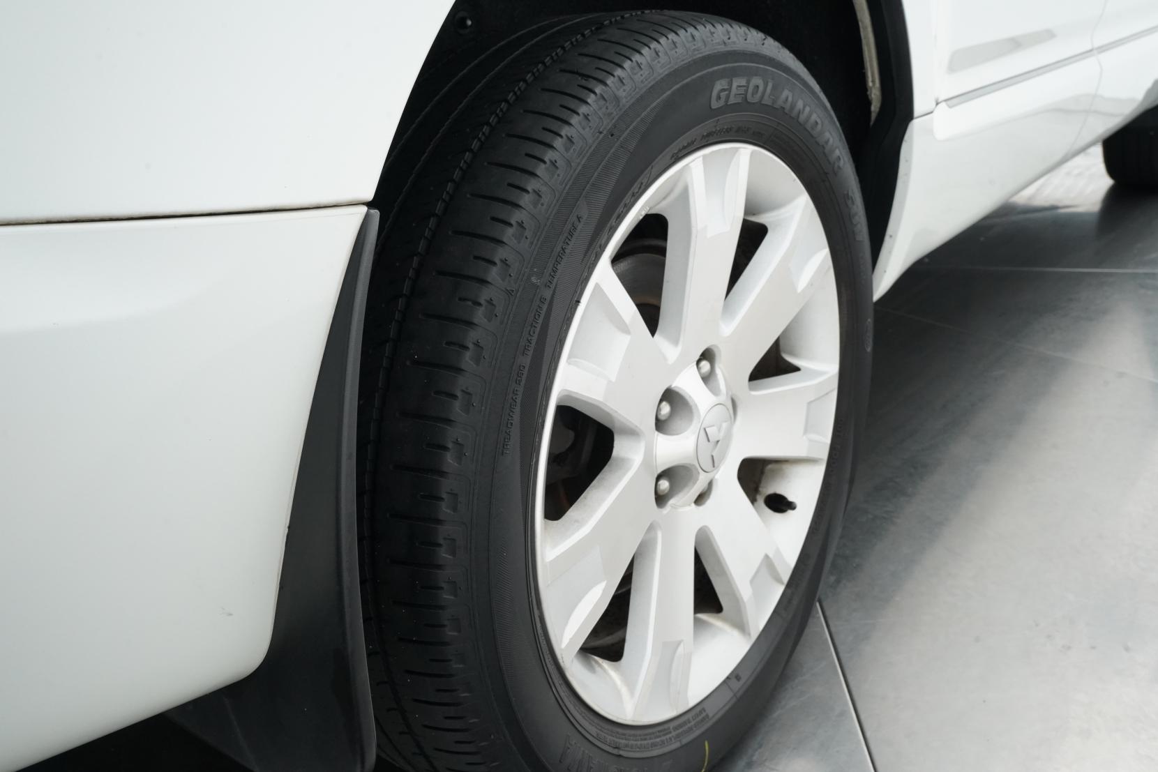 Mitsubishi Delica (1968–present) 2.2 D:5 4WD D POWER PACKAGE