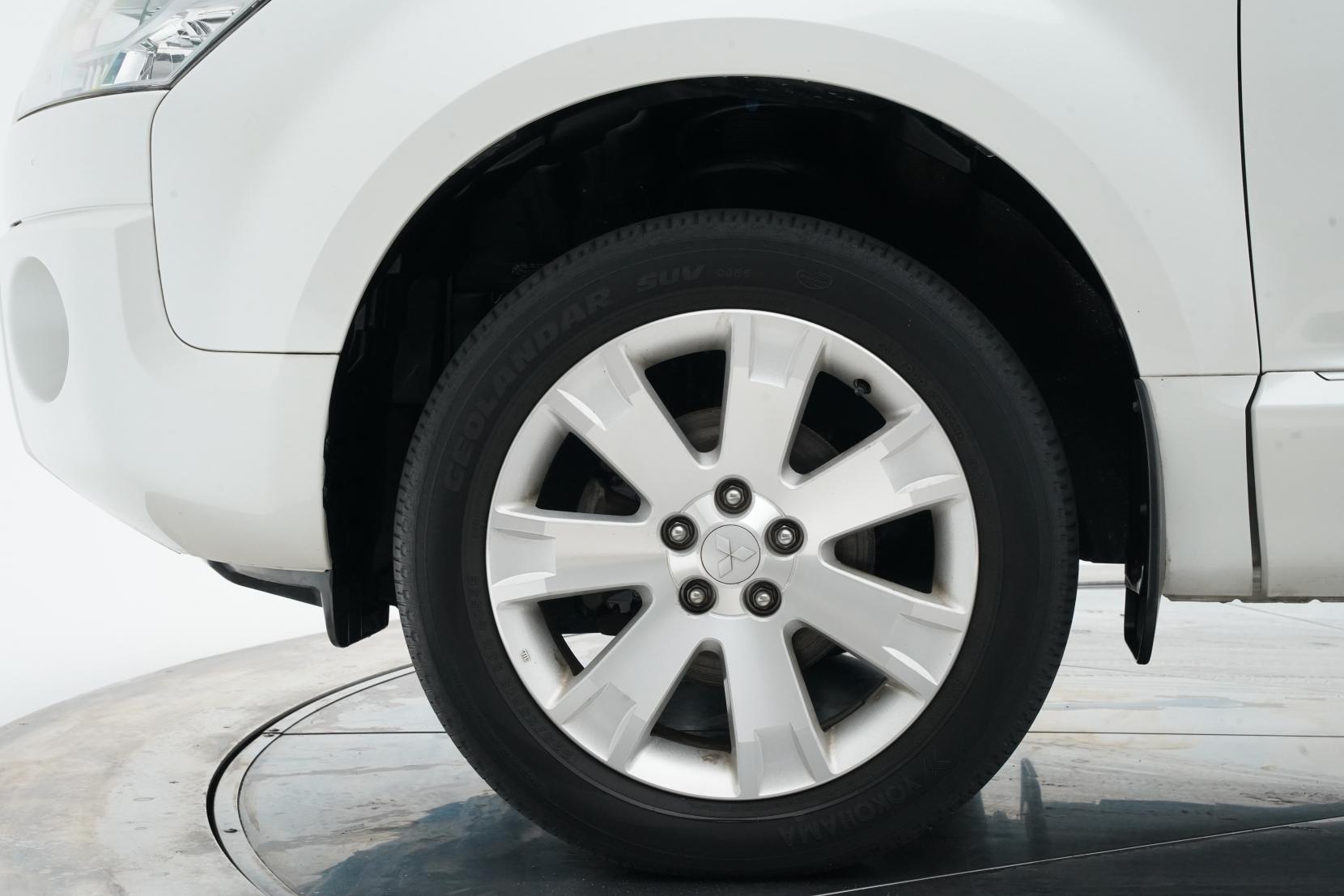 Mitsubishi Delica (1968–present) 2.2 D:5 4WD D POWER PACKAGE