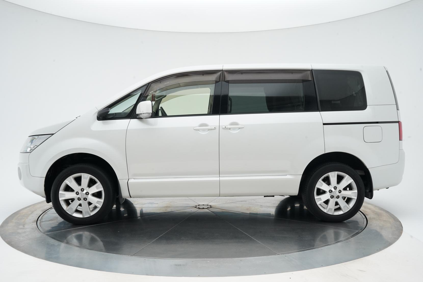 Mitsubishi Delica (1968–present) 2.2 D:5 4WD D POWER PACKAGE