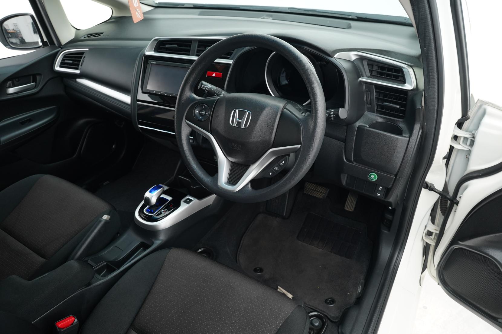 Honda Fit 1.5 HYBRID F PACKAGE