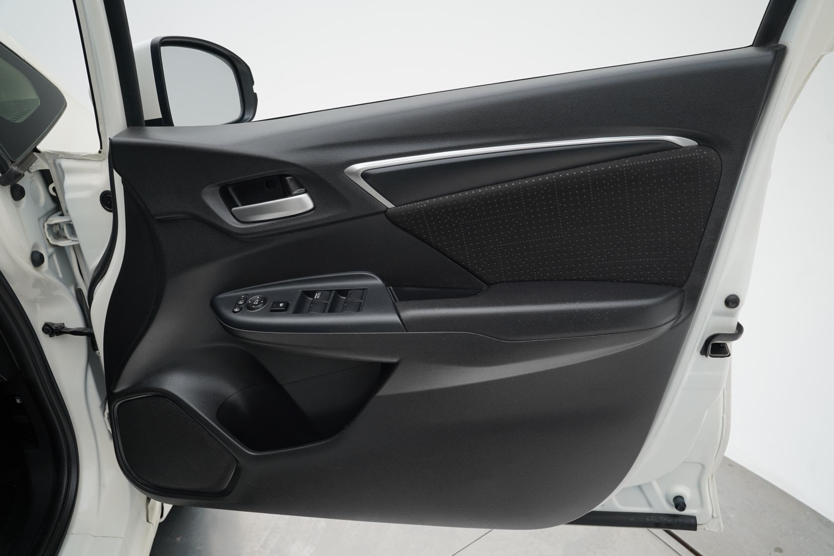 Honda Fit 1.5 HYBRID F PACKAGE